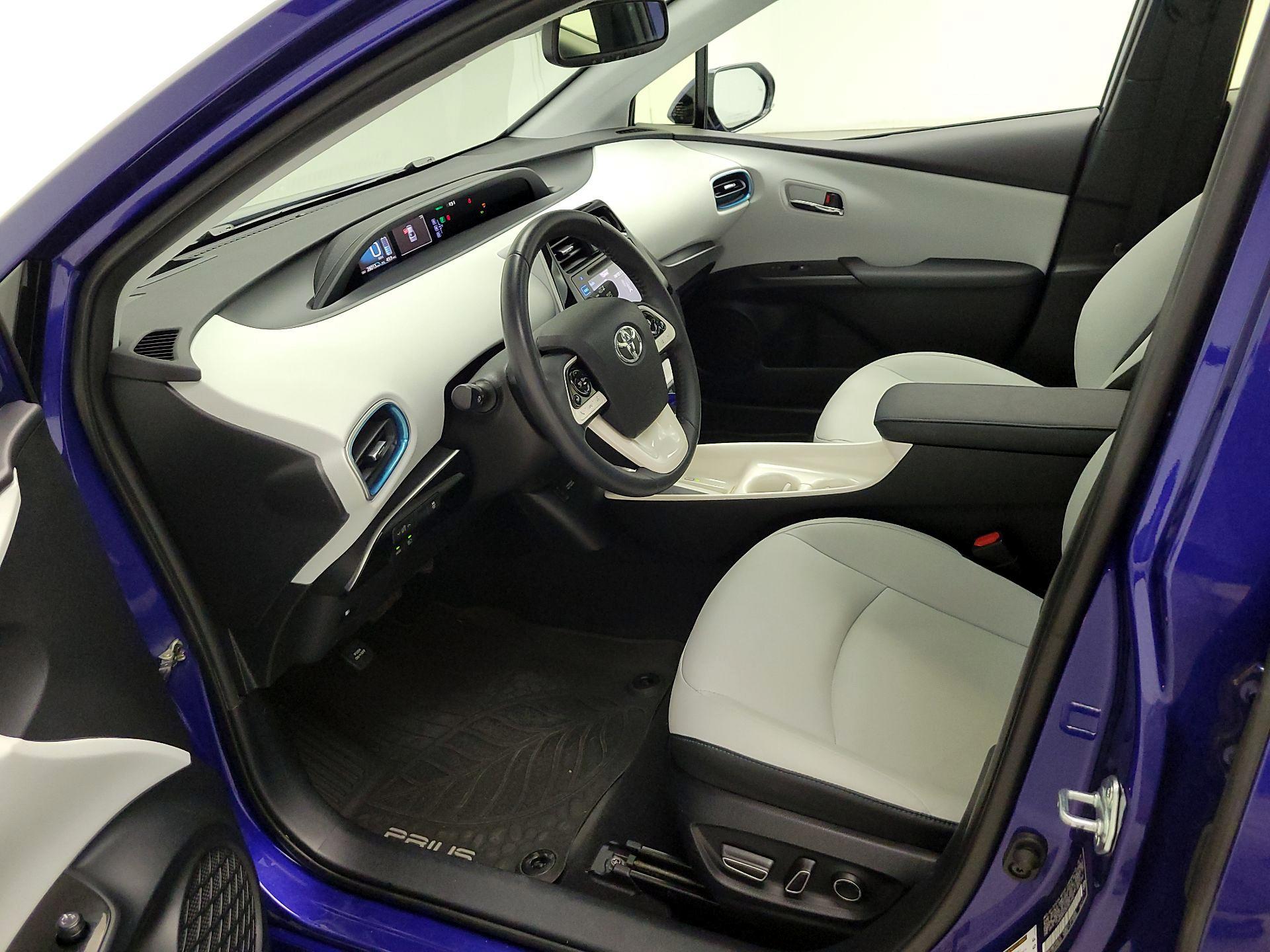 Thumbnail: 2016 Toyota Prius - 11