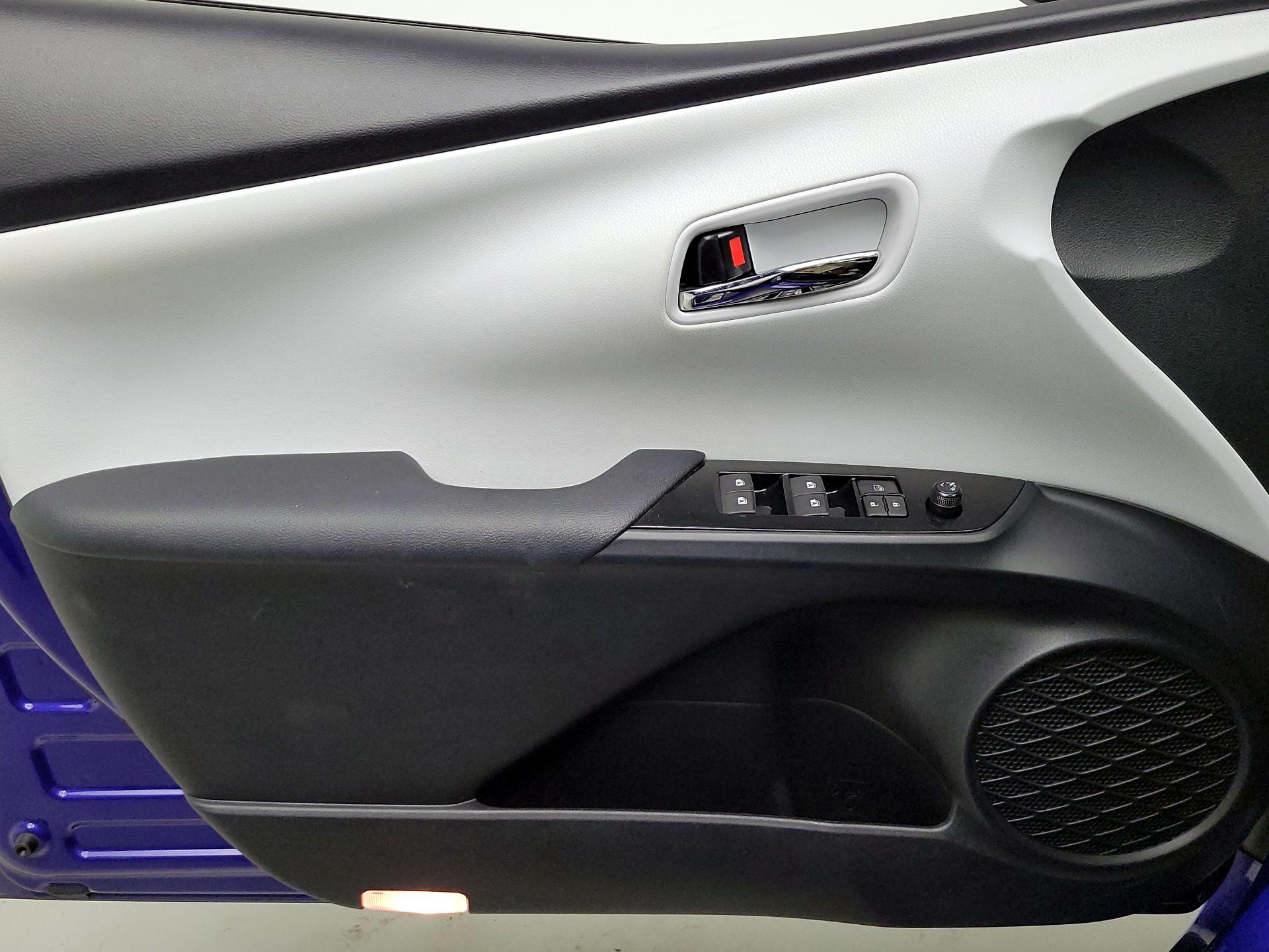 Thumbnail: 2016 Toyota Prius - 12