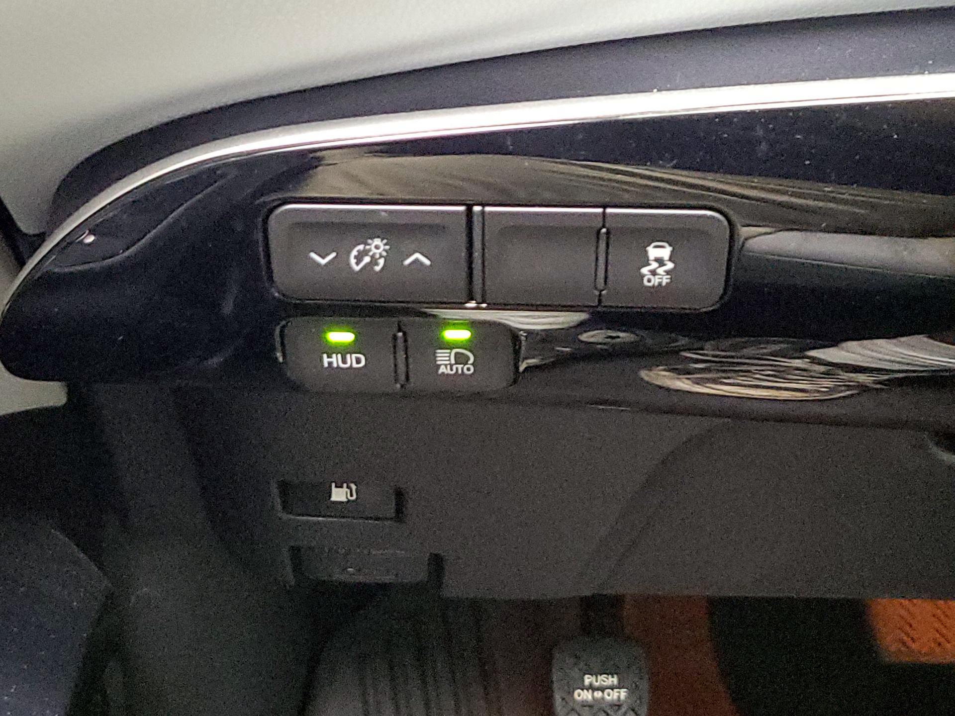 Thumbnail: 2016 Toyota Prius - 13