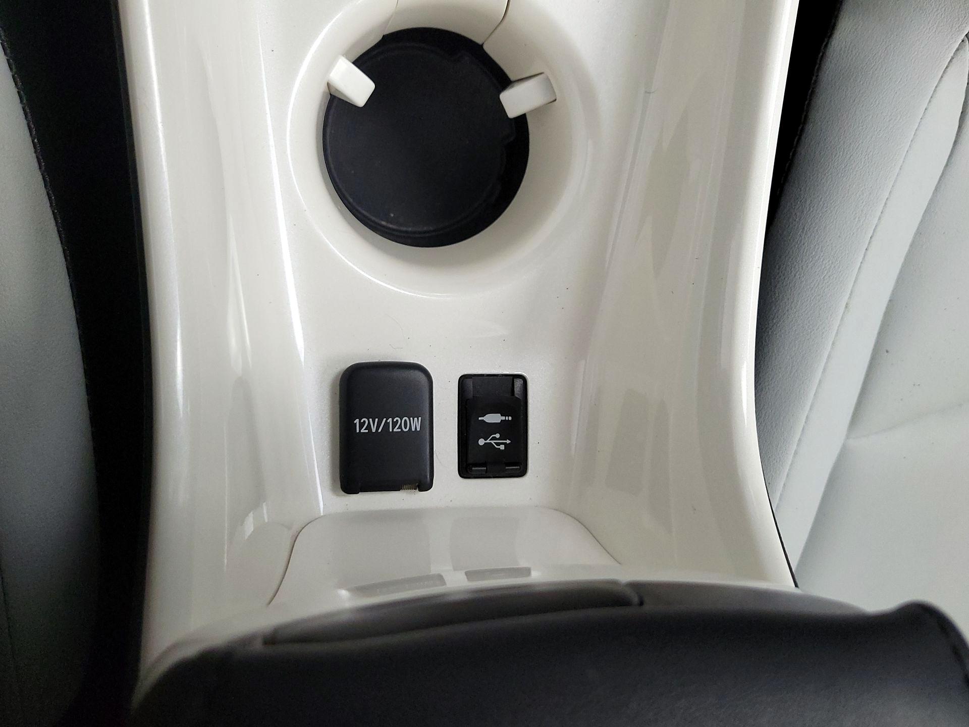 Thumbnail: 2016 Toyota Prius - 18