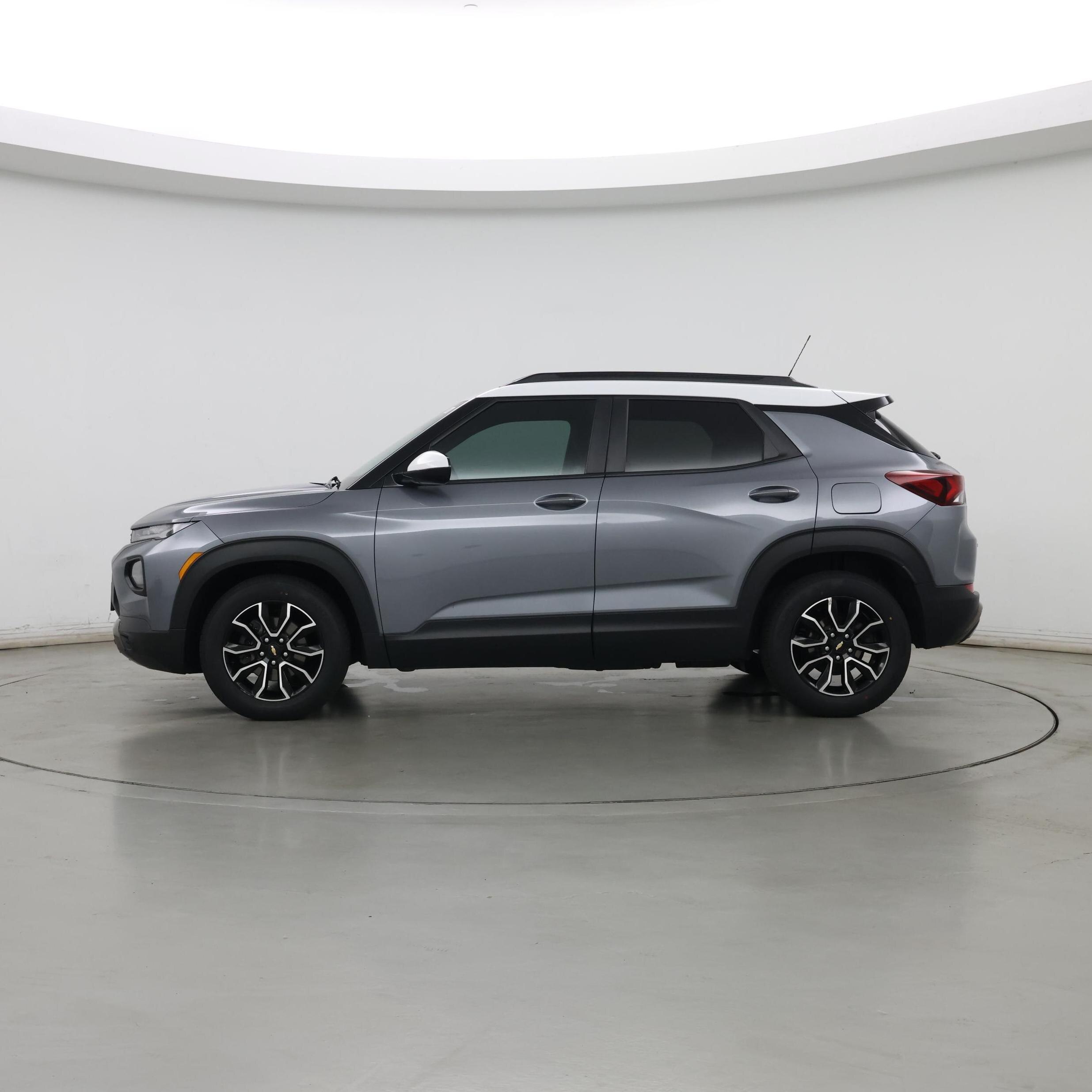 Thumbnail: 2022 Chevrolet TrailBlazer - 3