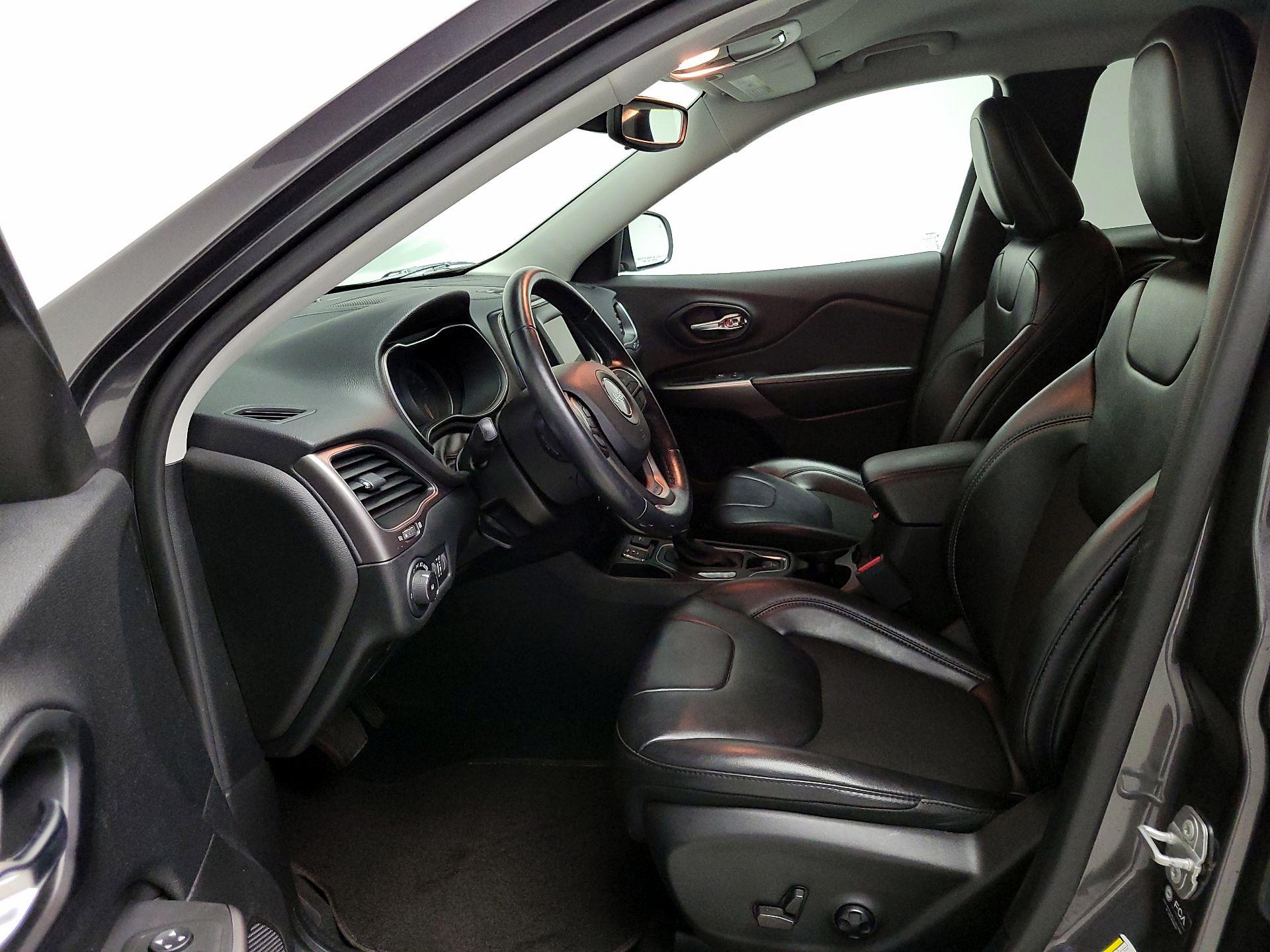 Thumbnail: 2021 Jeep Cherokee - 11