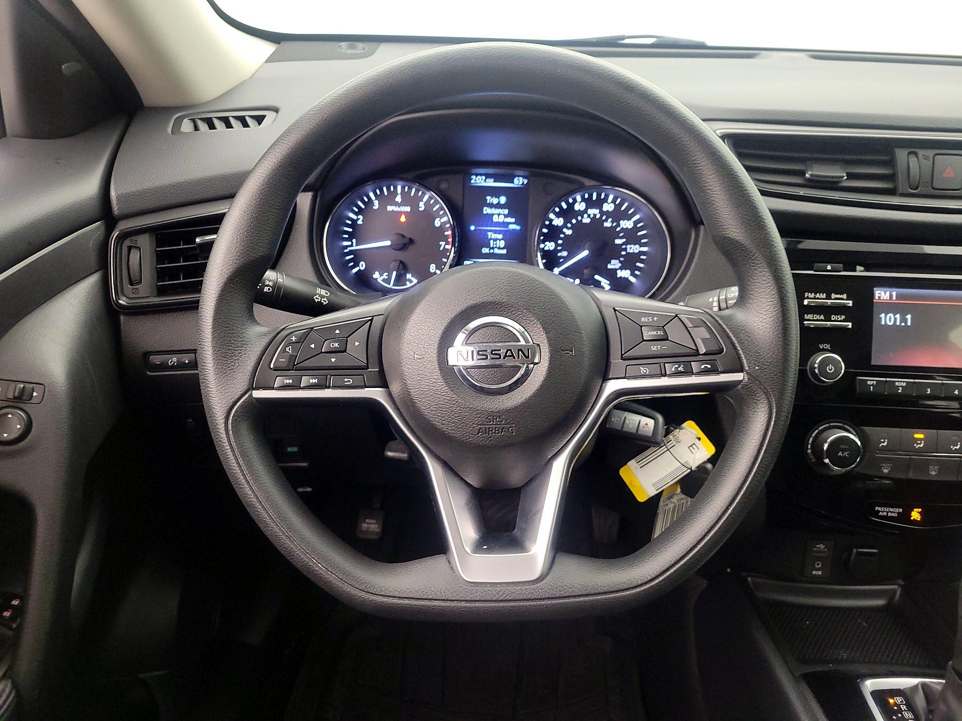 Thumbnail: 2017 Nissan Rogue - 10