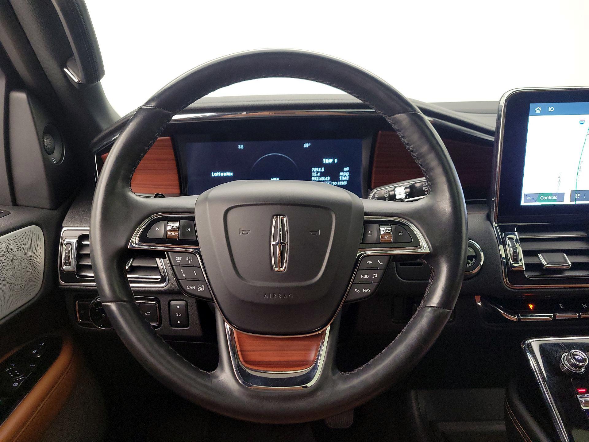 Thumbnail: 2021 Lincoln Navigator L - 10