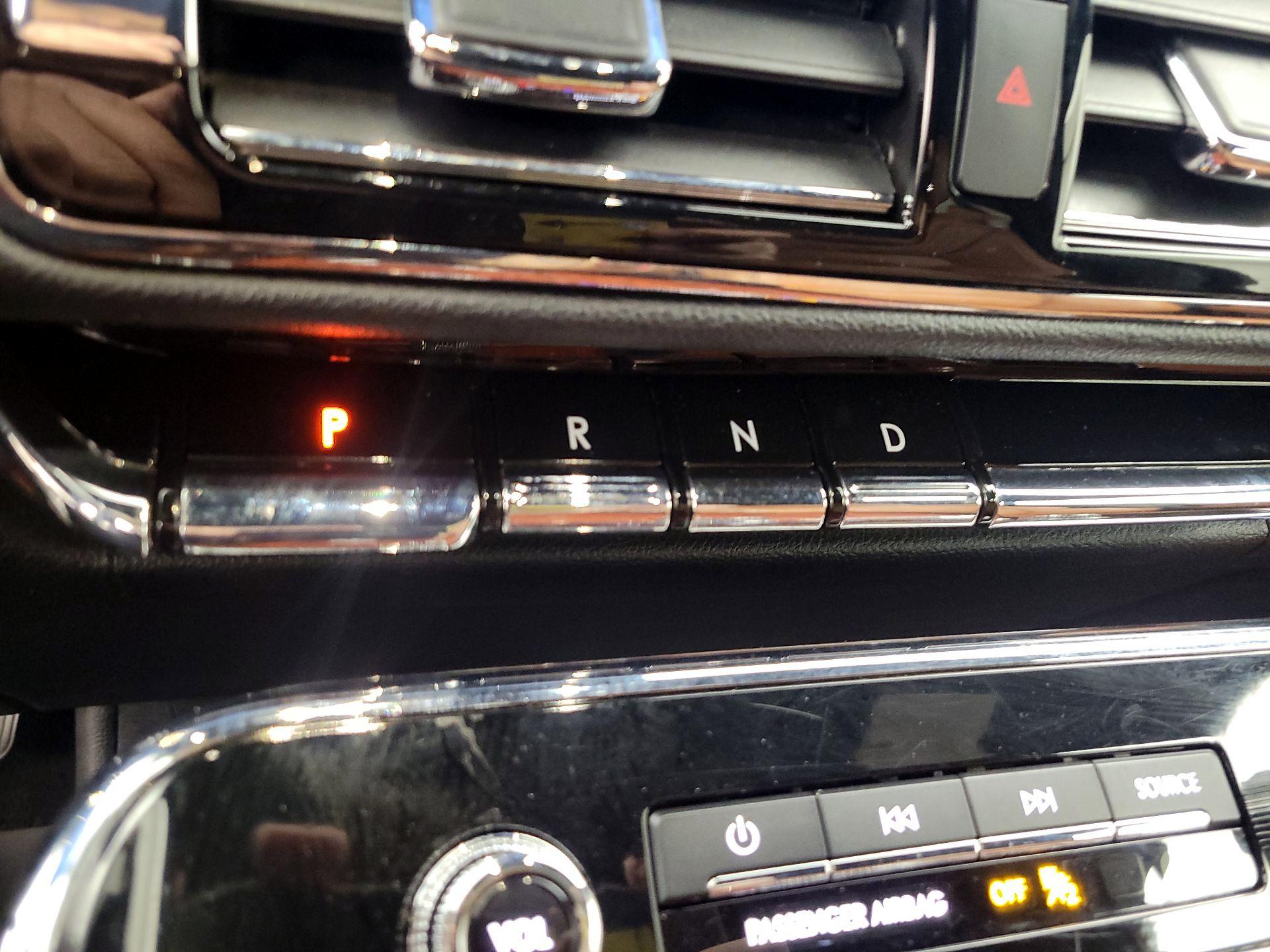 Thumbnail: 2021 Lincoln Navigator L - 18