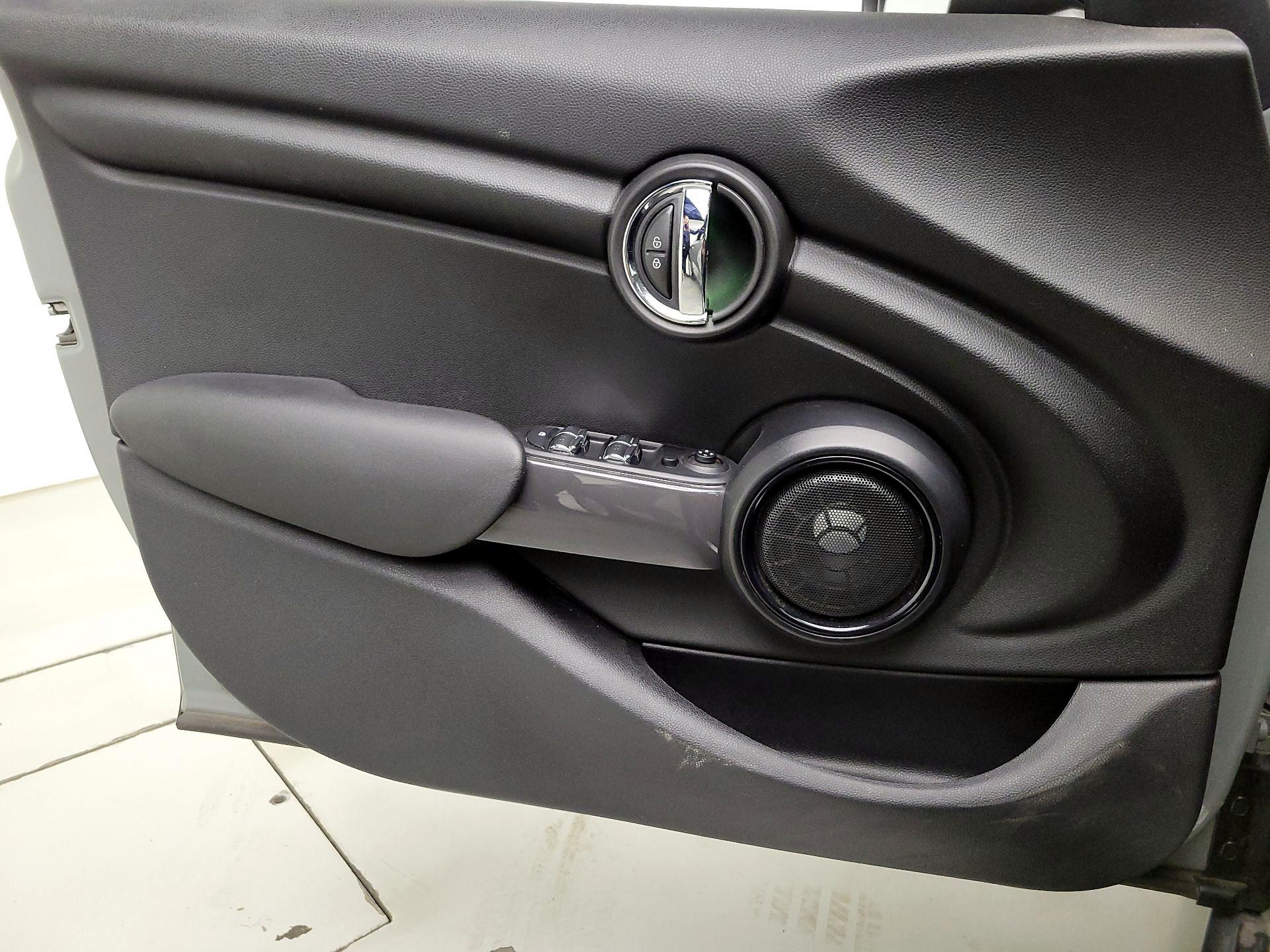 Thumbnail: 2016 MINI Cooper Hardtop - 12