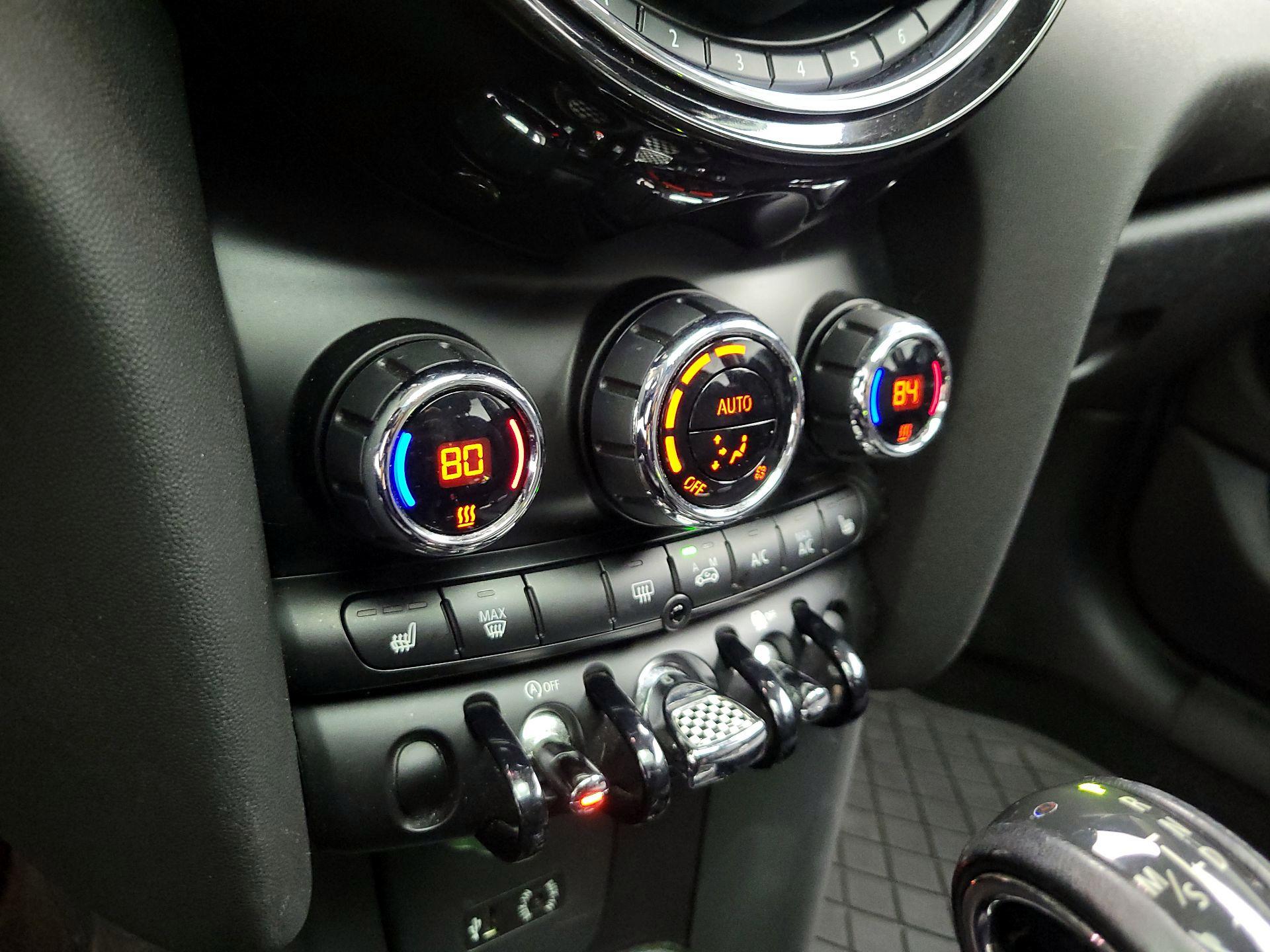 Thumbnail: 2016 MINI Cooper Hardtop - 14