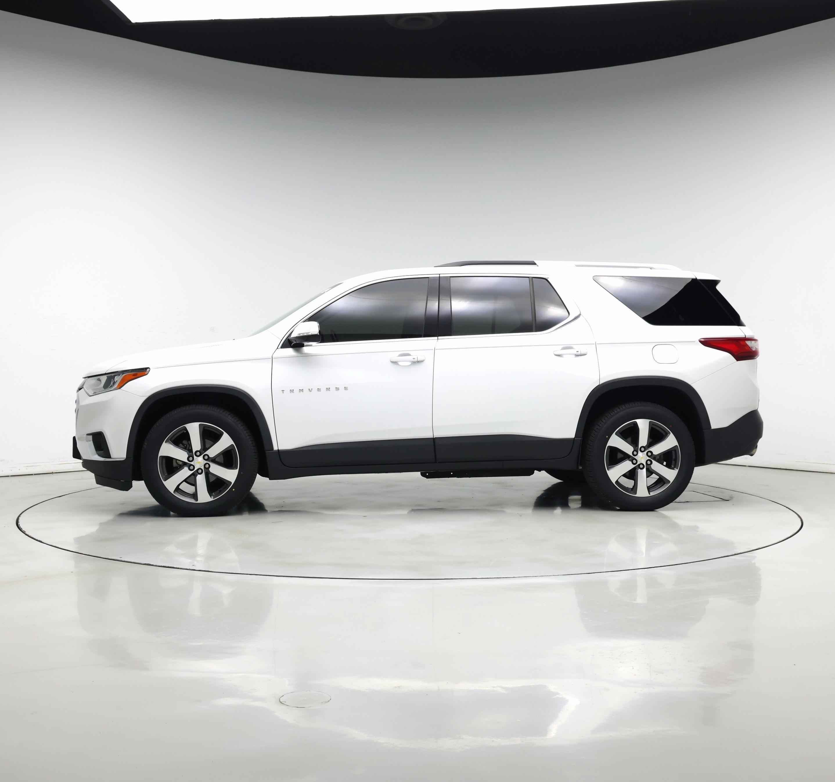 Thumbnail: 2018 Chevrolet Traverse - 3