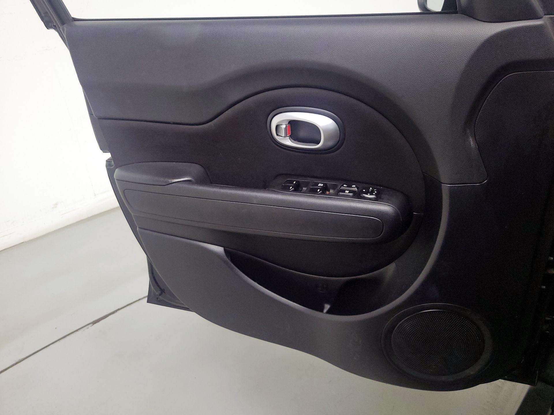 Thumbnail: 2016 Kia Soul - 12