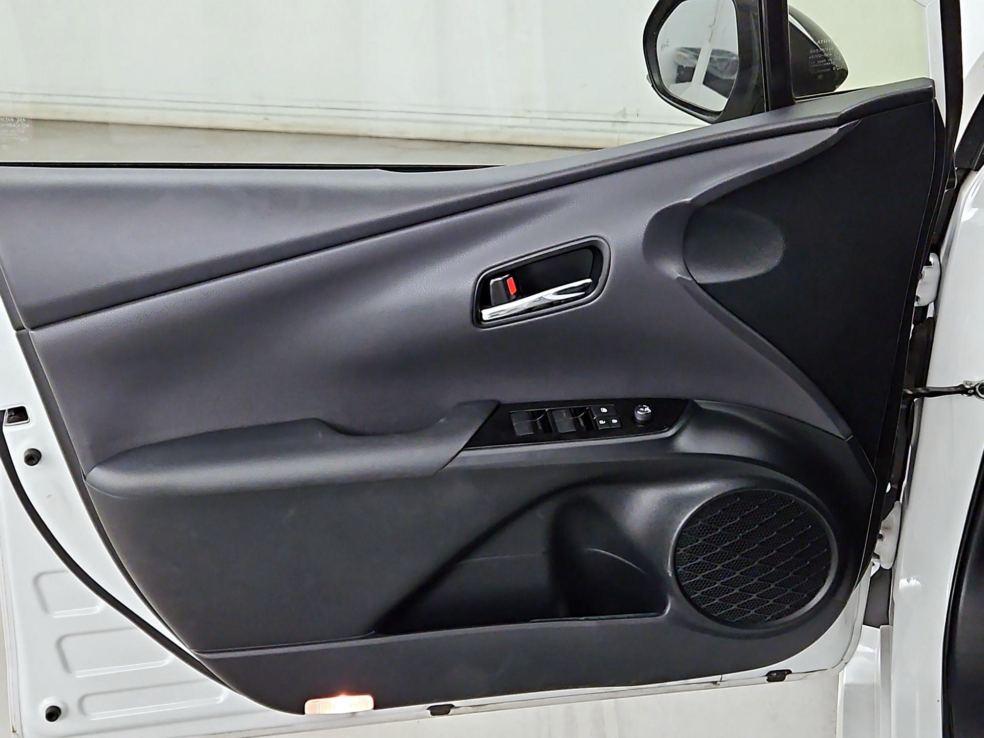 Thumbnail: 2021 Toyota Prius - 12
