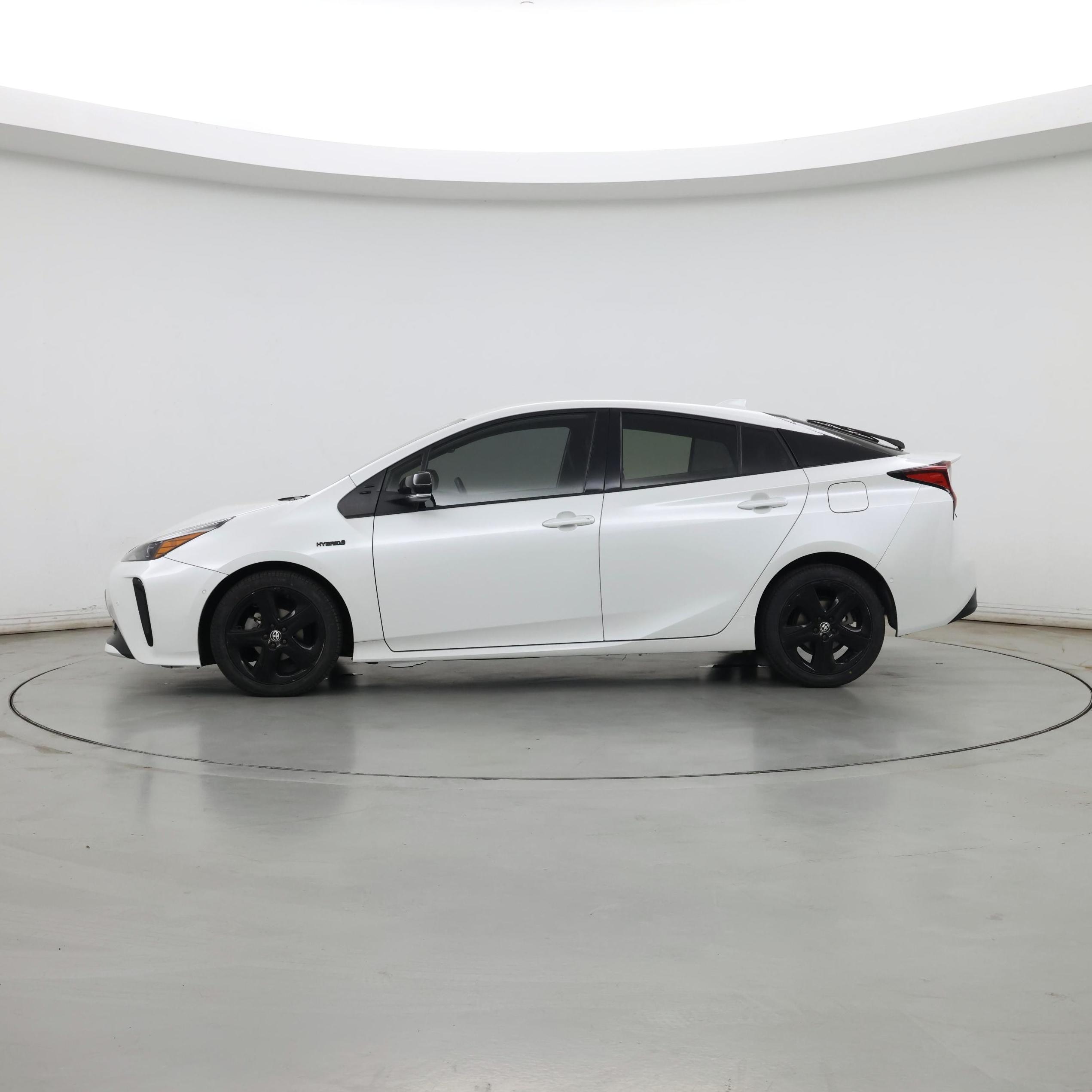 Thumbnail: 2021 Toyota Prius - 3