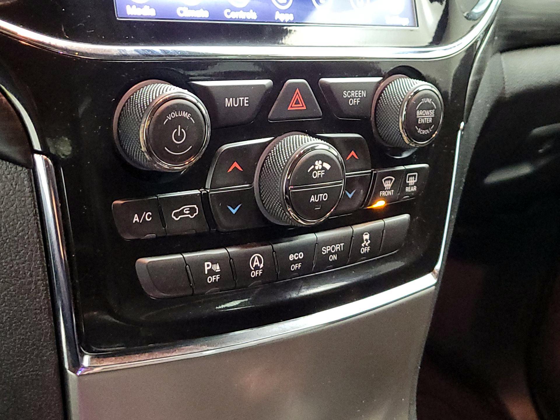 Thumbnail: 2022 Jeep Grand Cherokee - 17