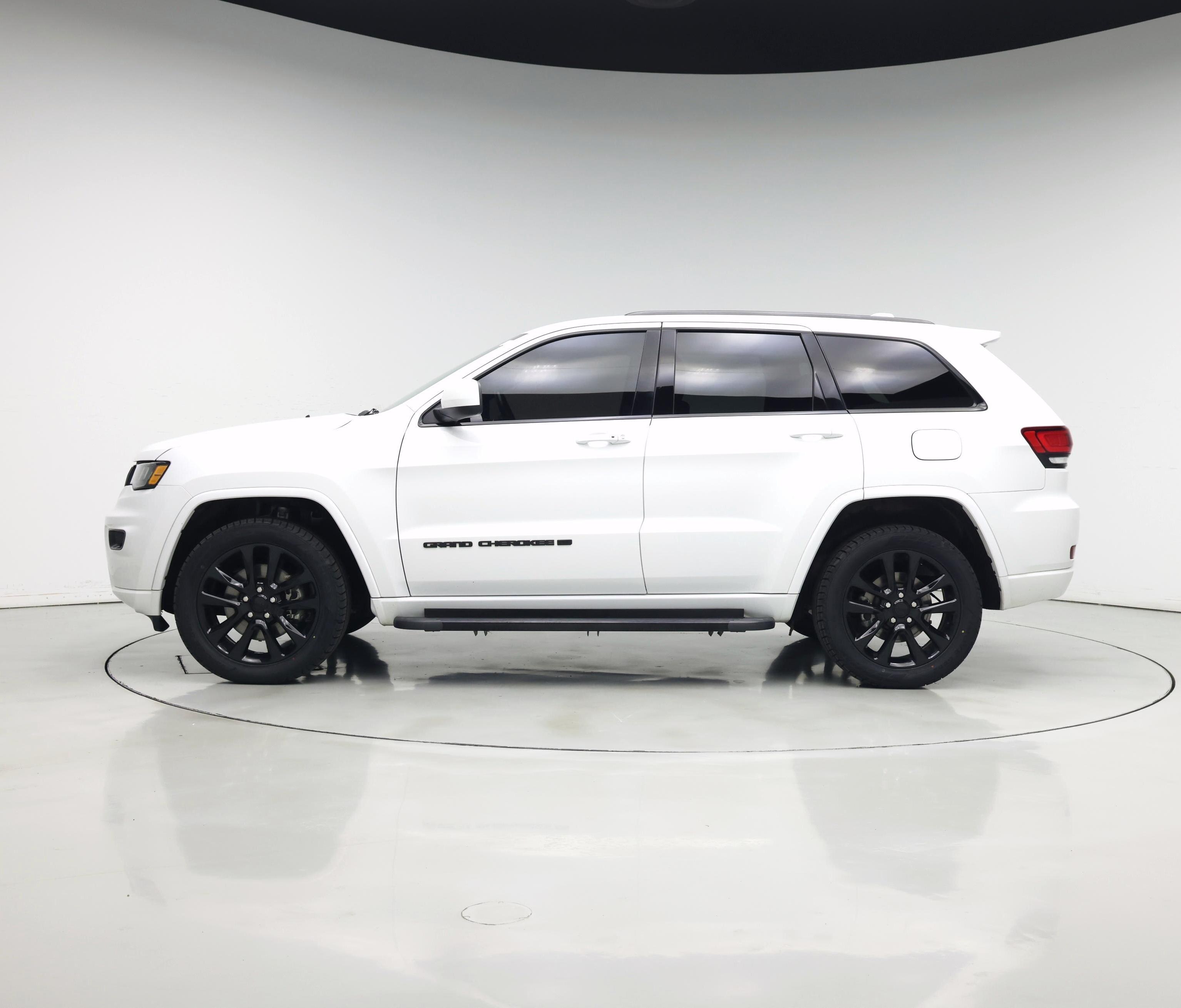 Thumbnail: 2022 Jeep Grand Cherokee - 3
