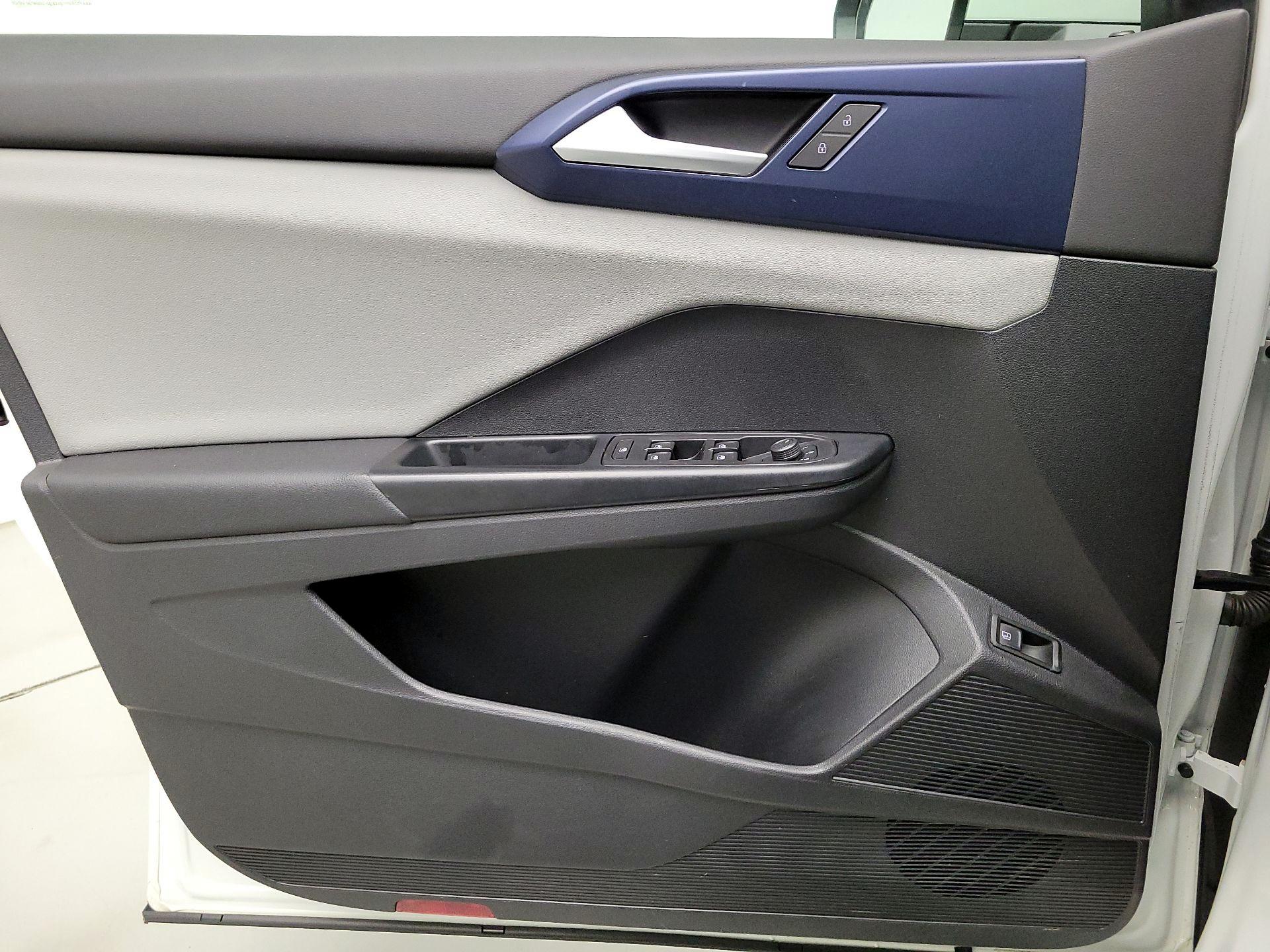 Thumbnail: 2022 Volkswagen Taos - 12