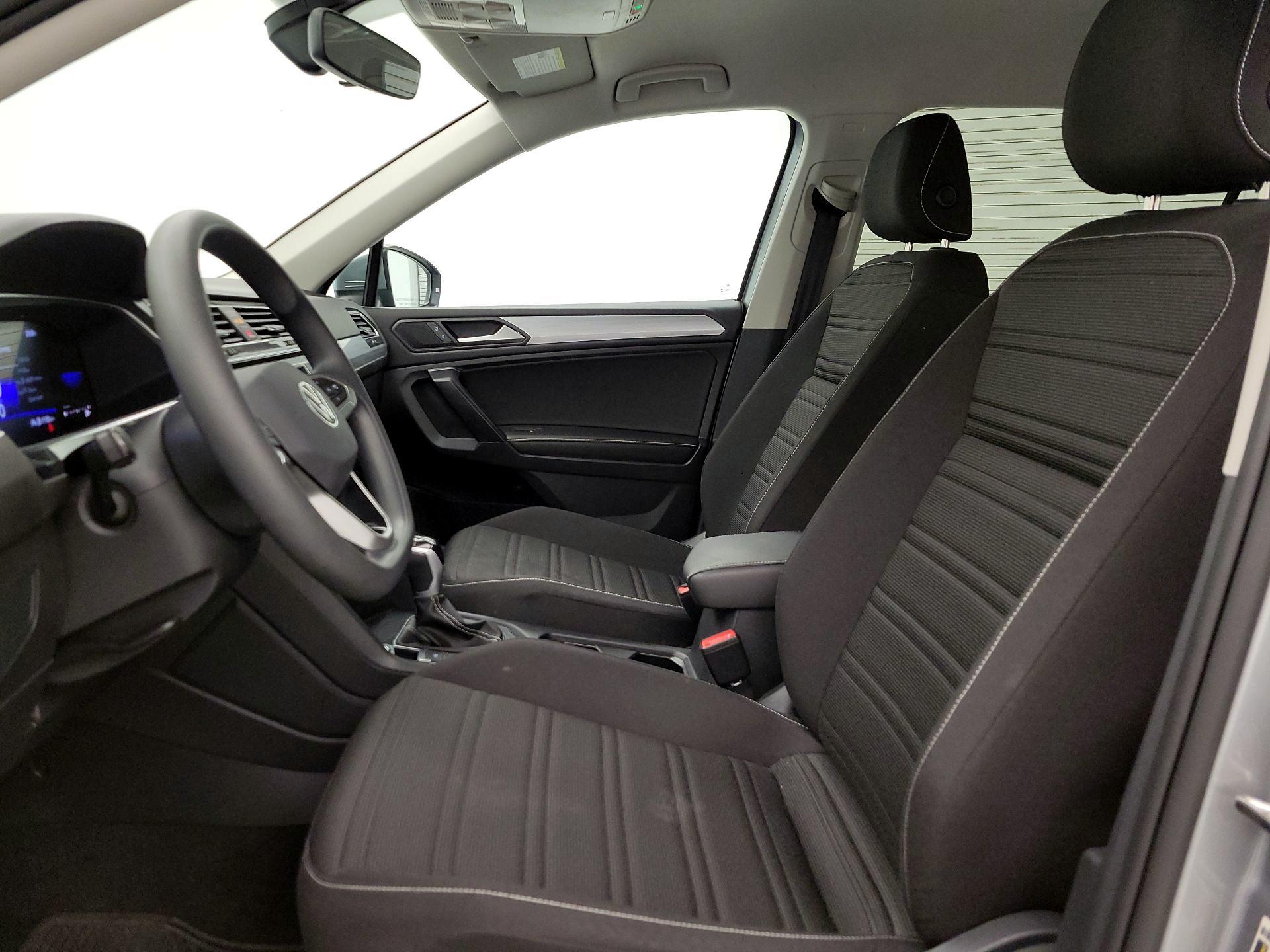 Thumbnail: 2023 Volkswagen Tiguan - 11