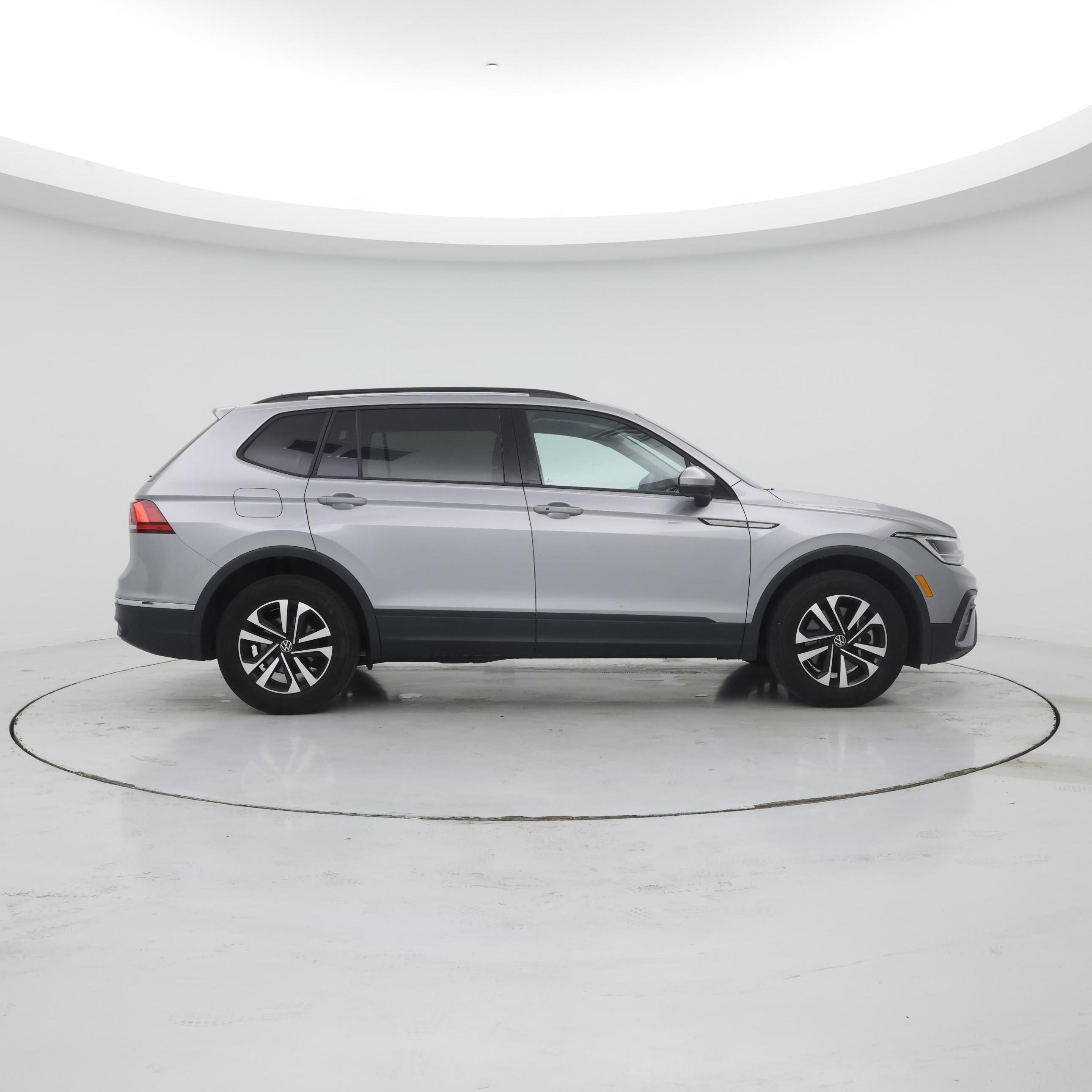 Thumbnail: 2023 Volkswagen Tiguan - 7