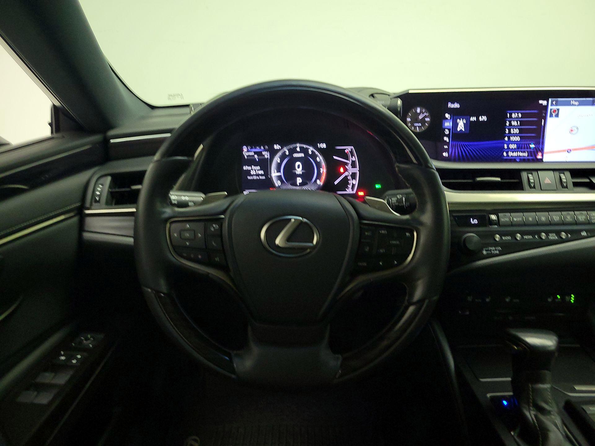 Thumbnail: 2019 Lexus ES - 10