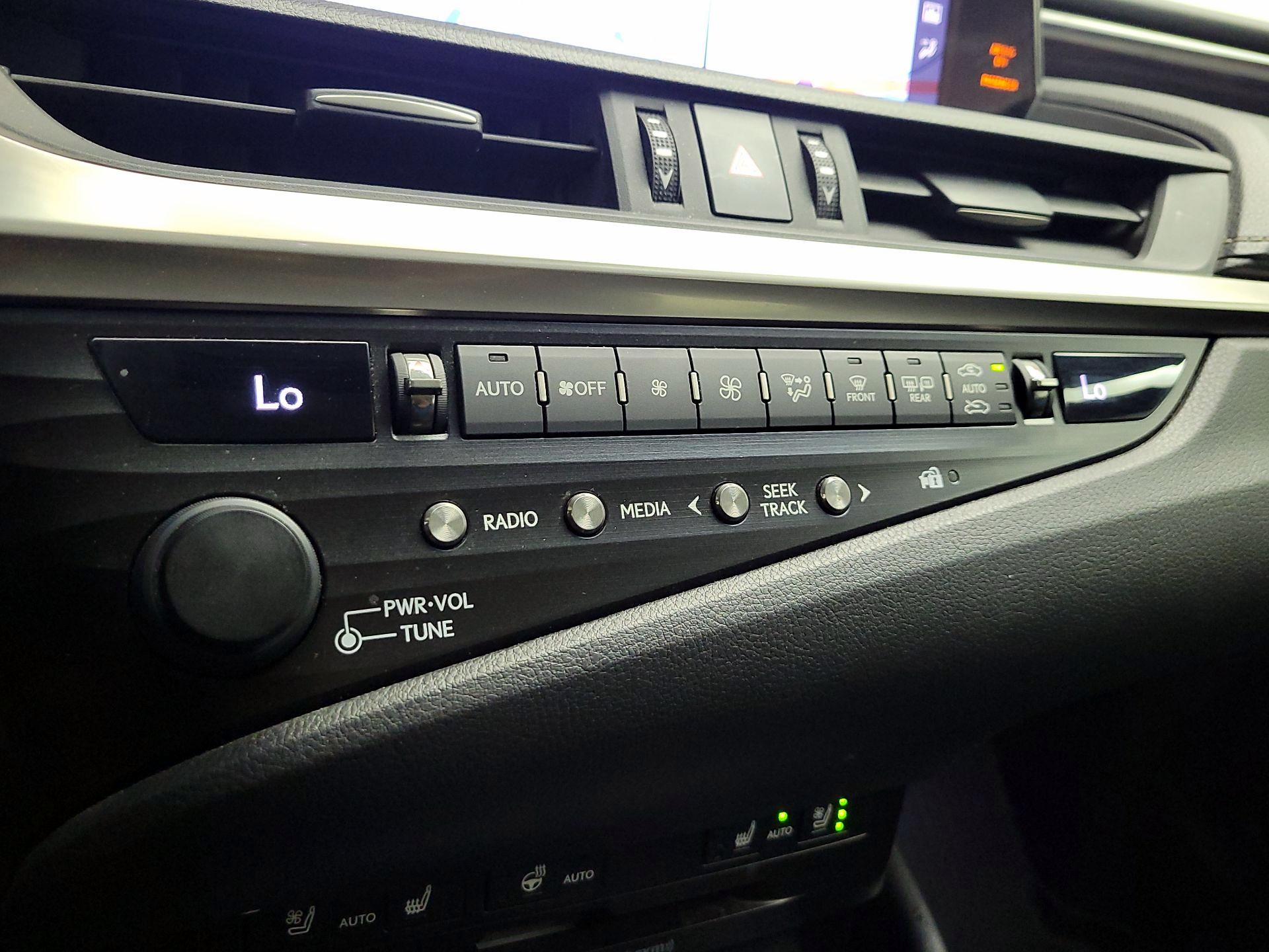 Thumbnail: 2019 Lexus ES - 15