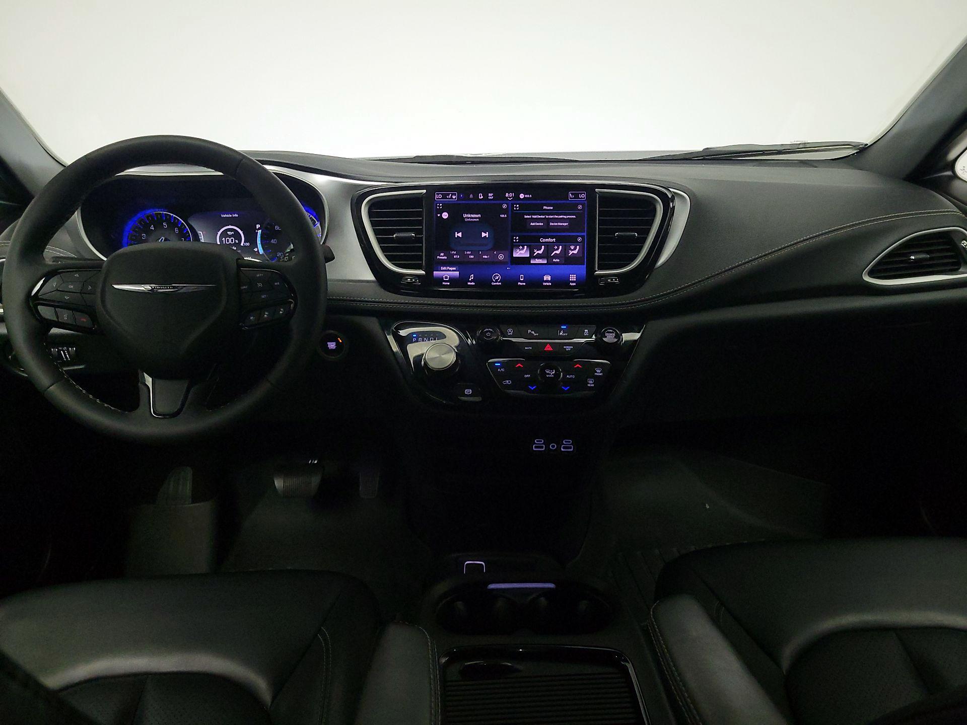 Thumbnail: 2023 Chrysler Pacifica - 9