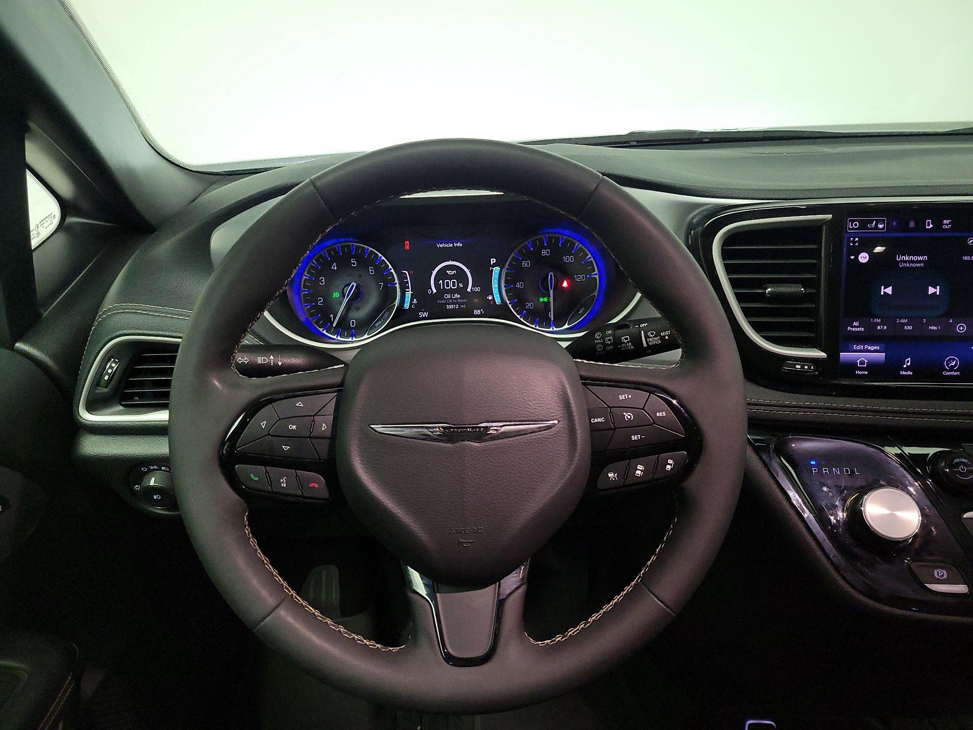 Thumbnail: 2023 Chrysler Pacifica - 10