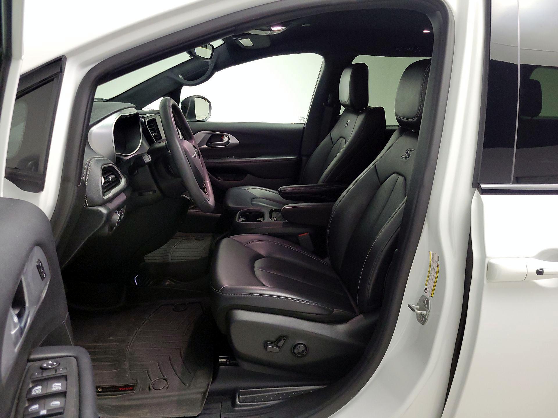 Thumbnail: 2023 Chrysler Pacifica - 11
