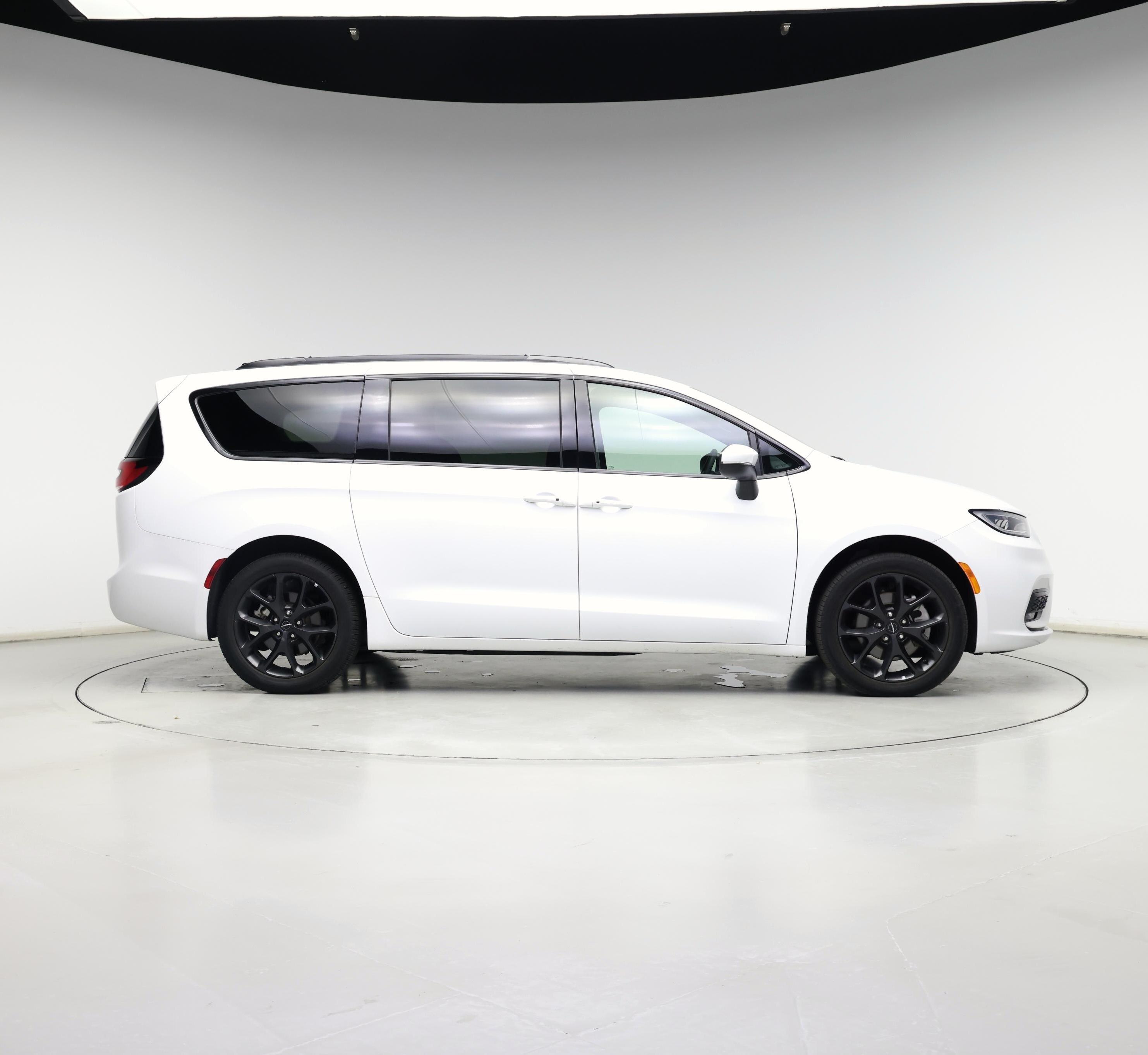 Thumbnail: 2023 Chrysler Pacifica - 7