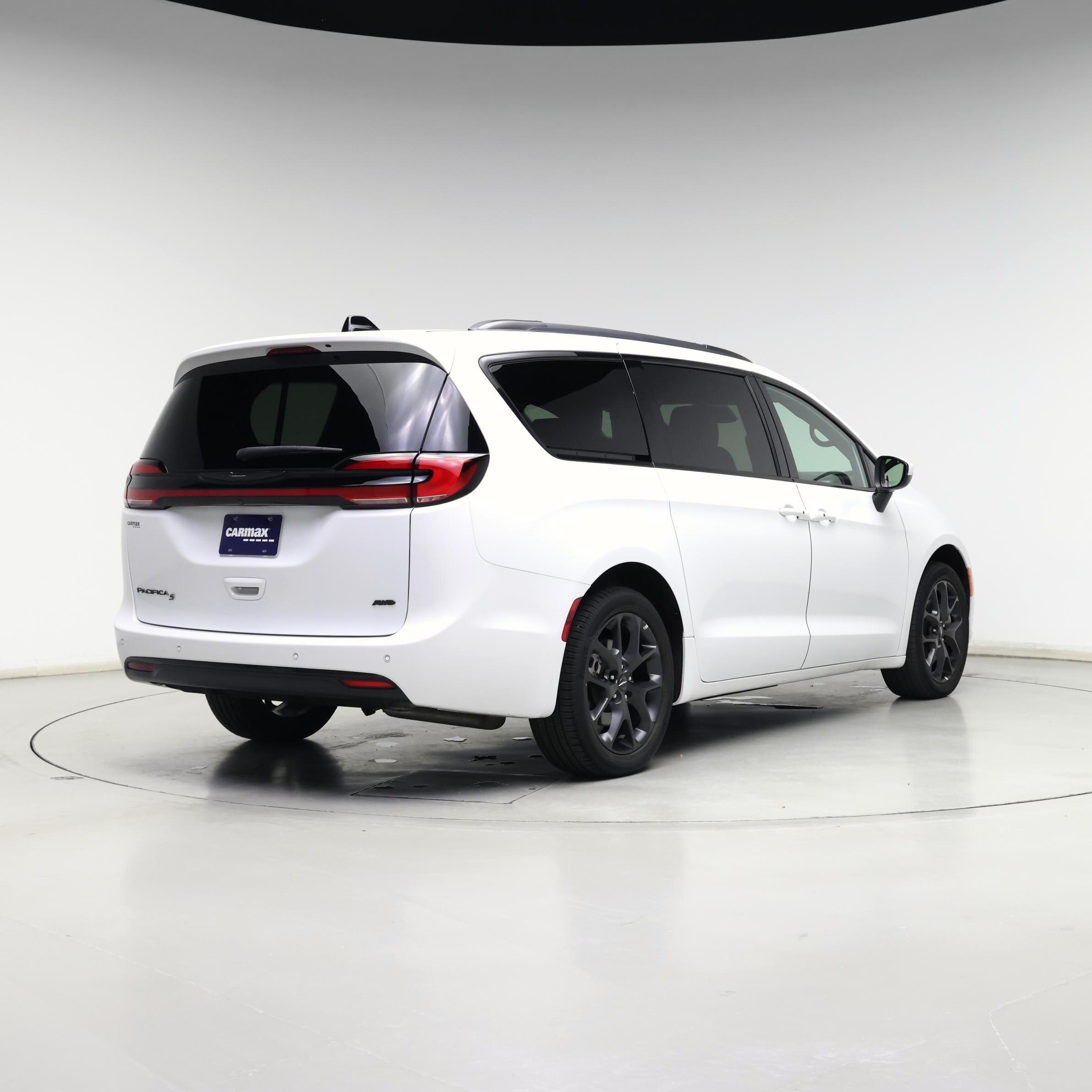 Thumbnail: 2023 Chrysler Pacifica - 8