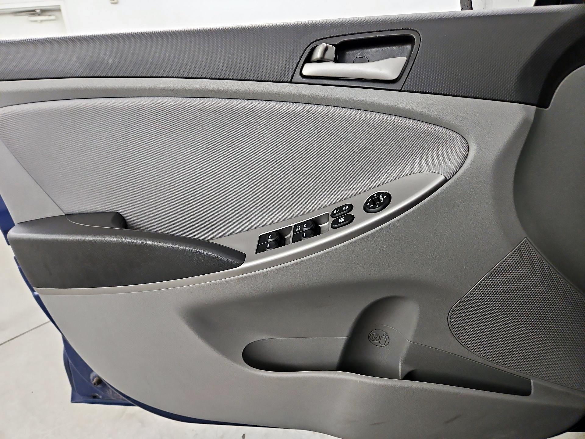 Thumbnail: 2015 Hyundai Accent - 12