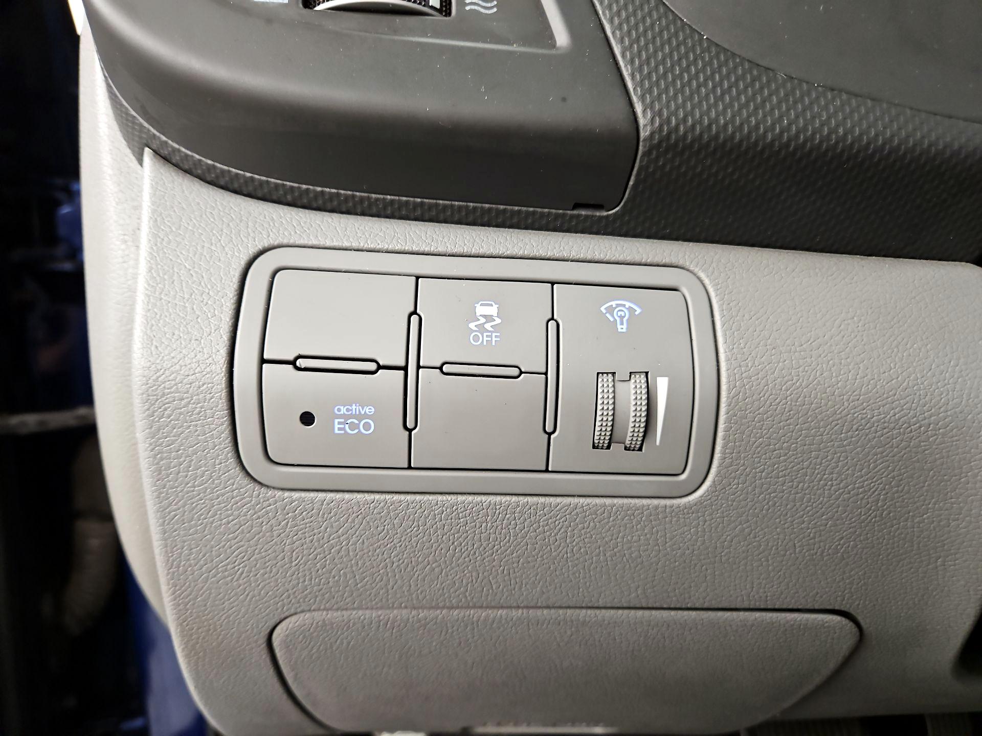 Thumbnail: 2015 Hyundai Accent - 13