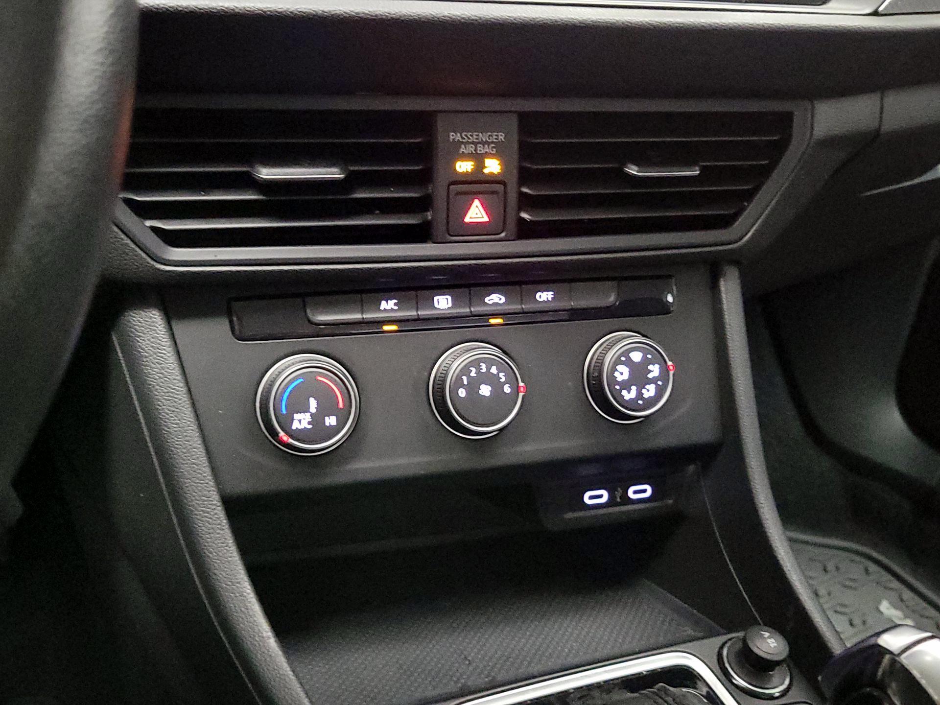 Thumbnail: 2021 Volkswagen Jetta - 16