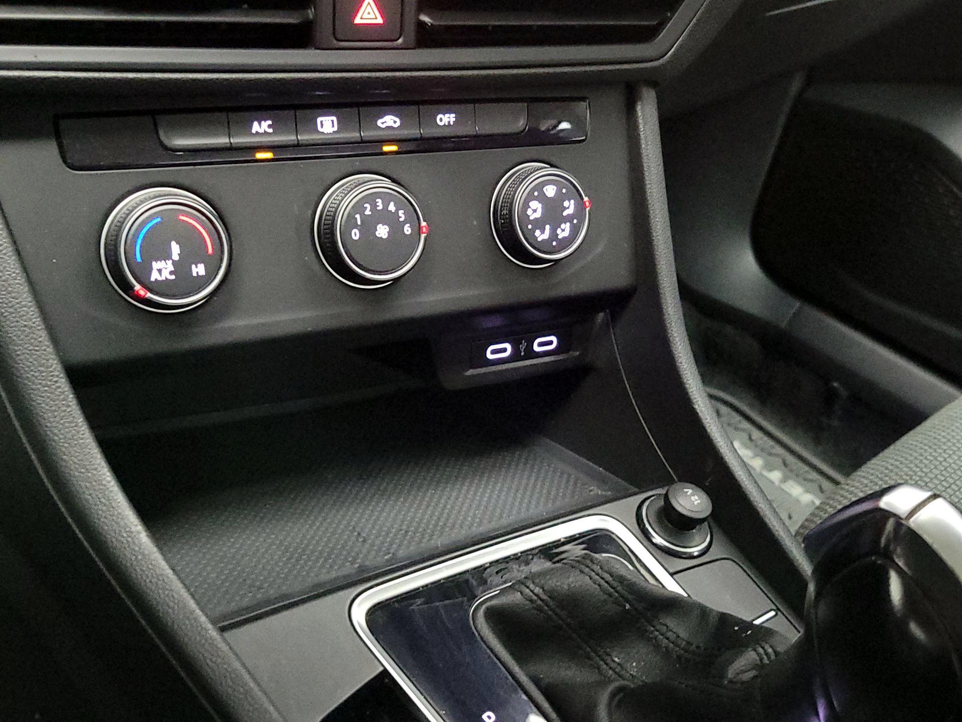 Thumbnail: 2021 Volkswagen Jetta - 18