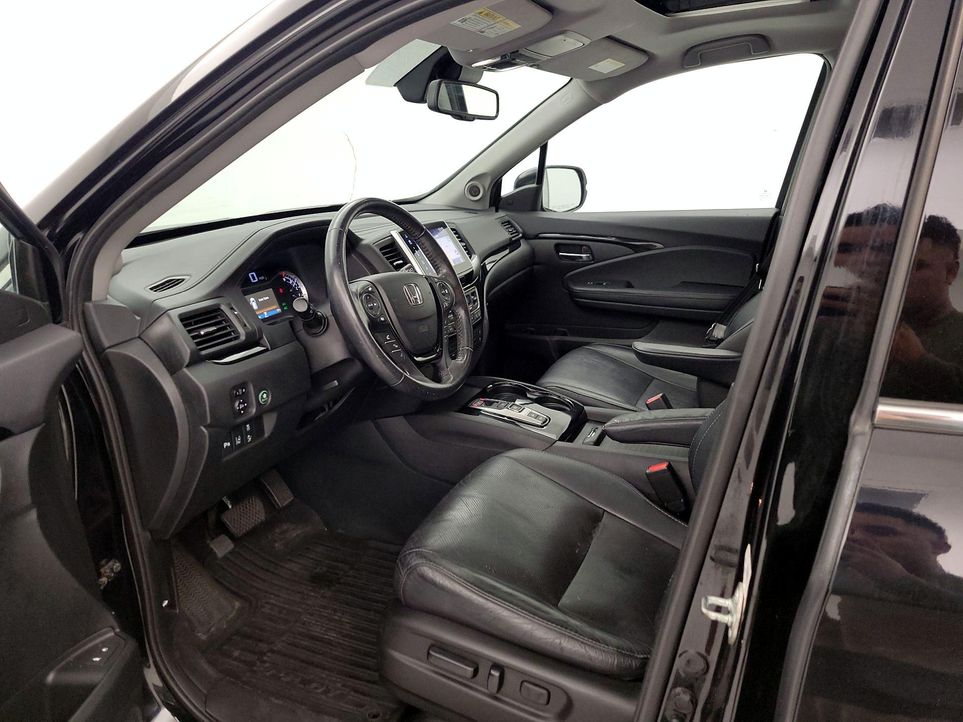 Thumbnail: 2017 Honda Pilot - 11