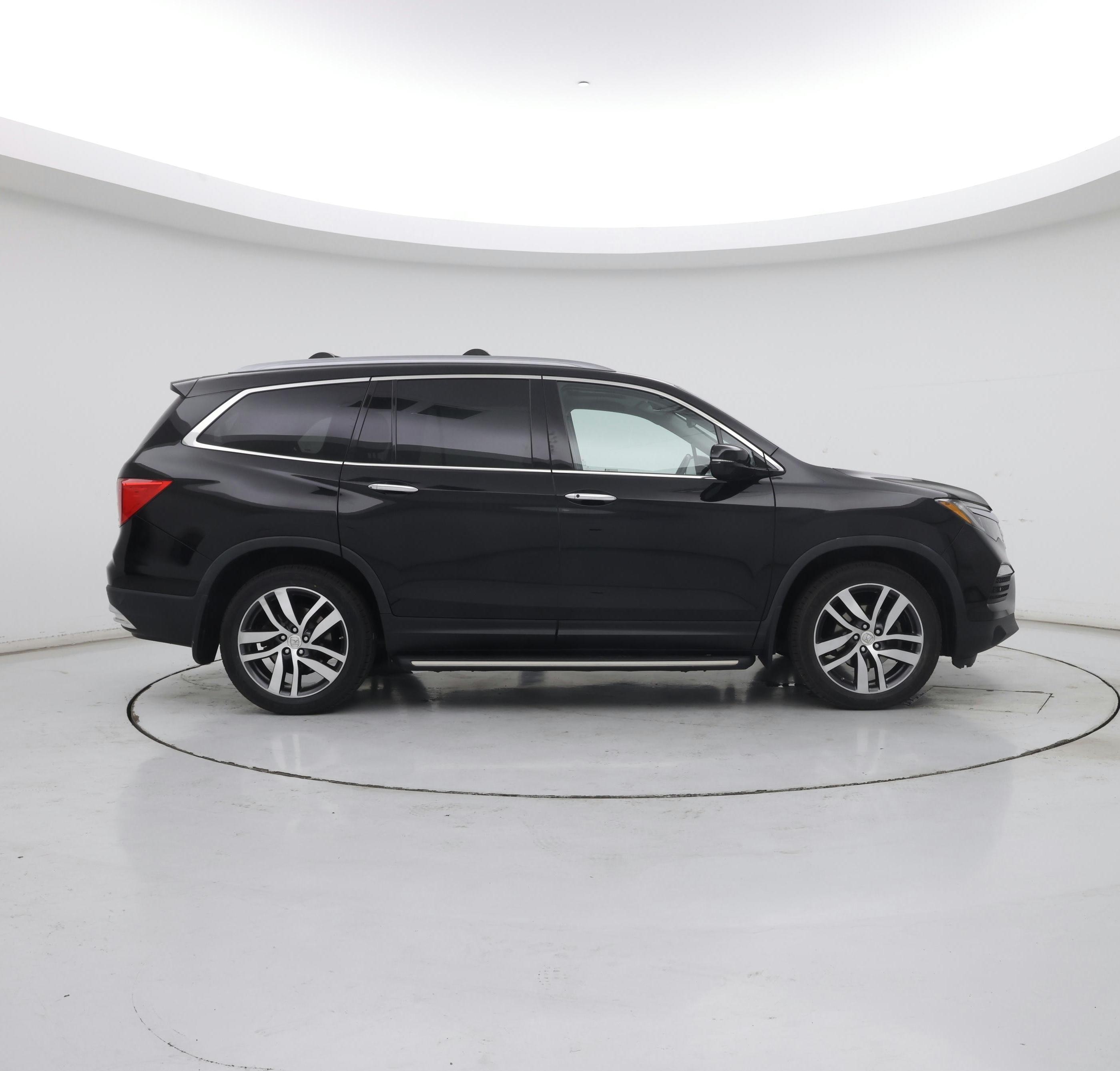 Thumbnail: 2017 Honda Pilot - 7