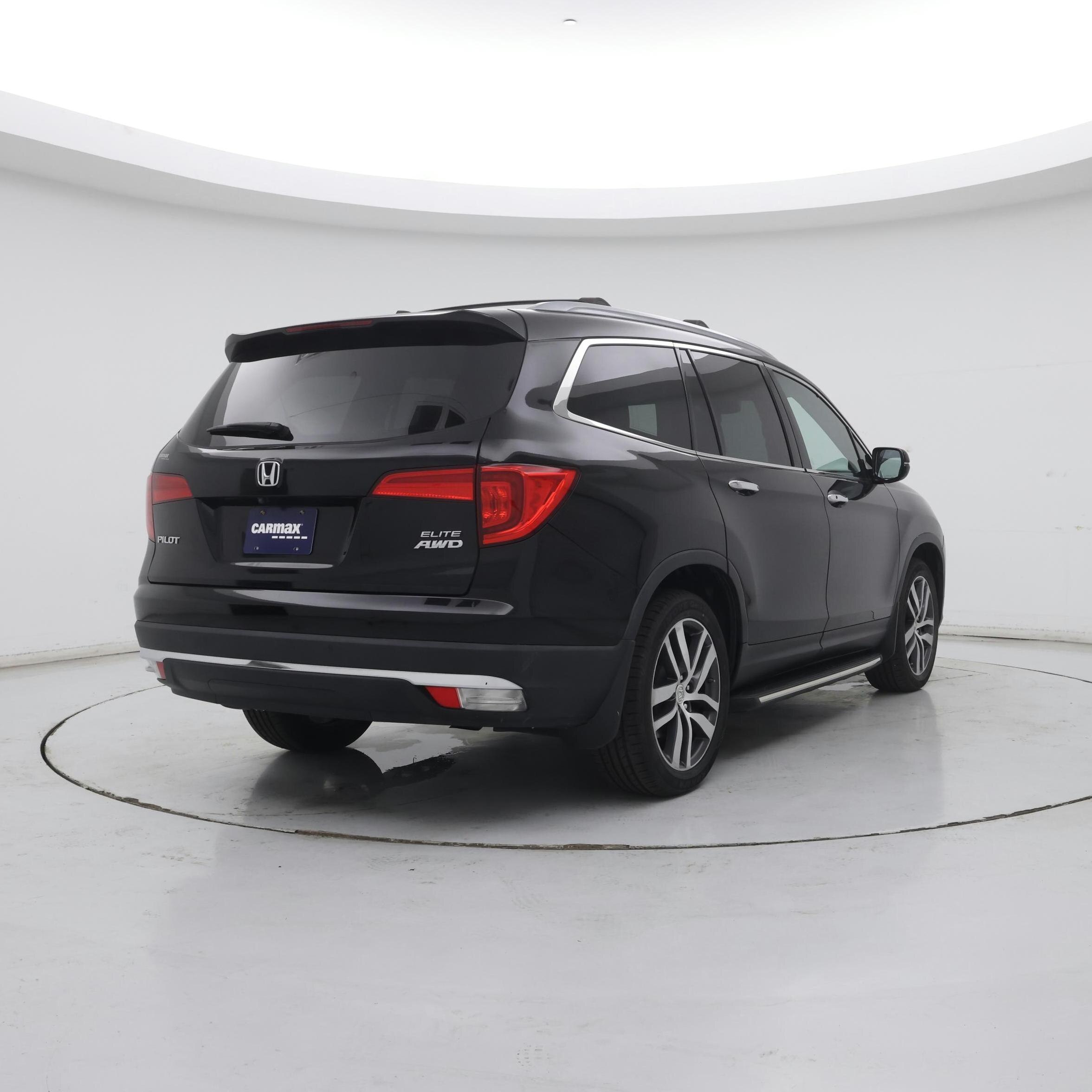 Thumbnail: 2017 Honda Pilot - 8