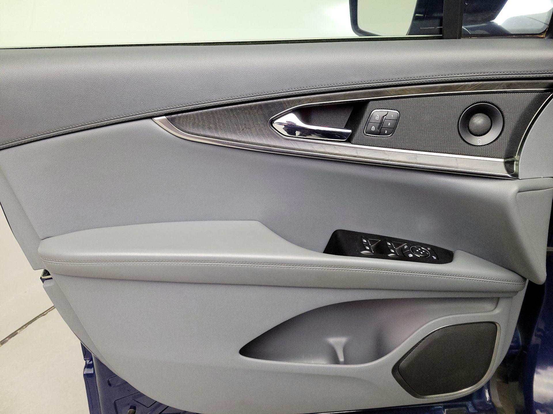 Thumbnail: 2019 Lincoln Nautilus - 12