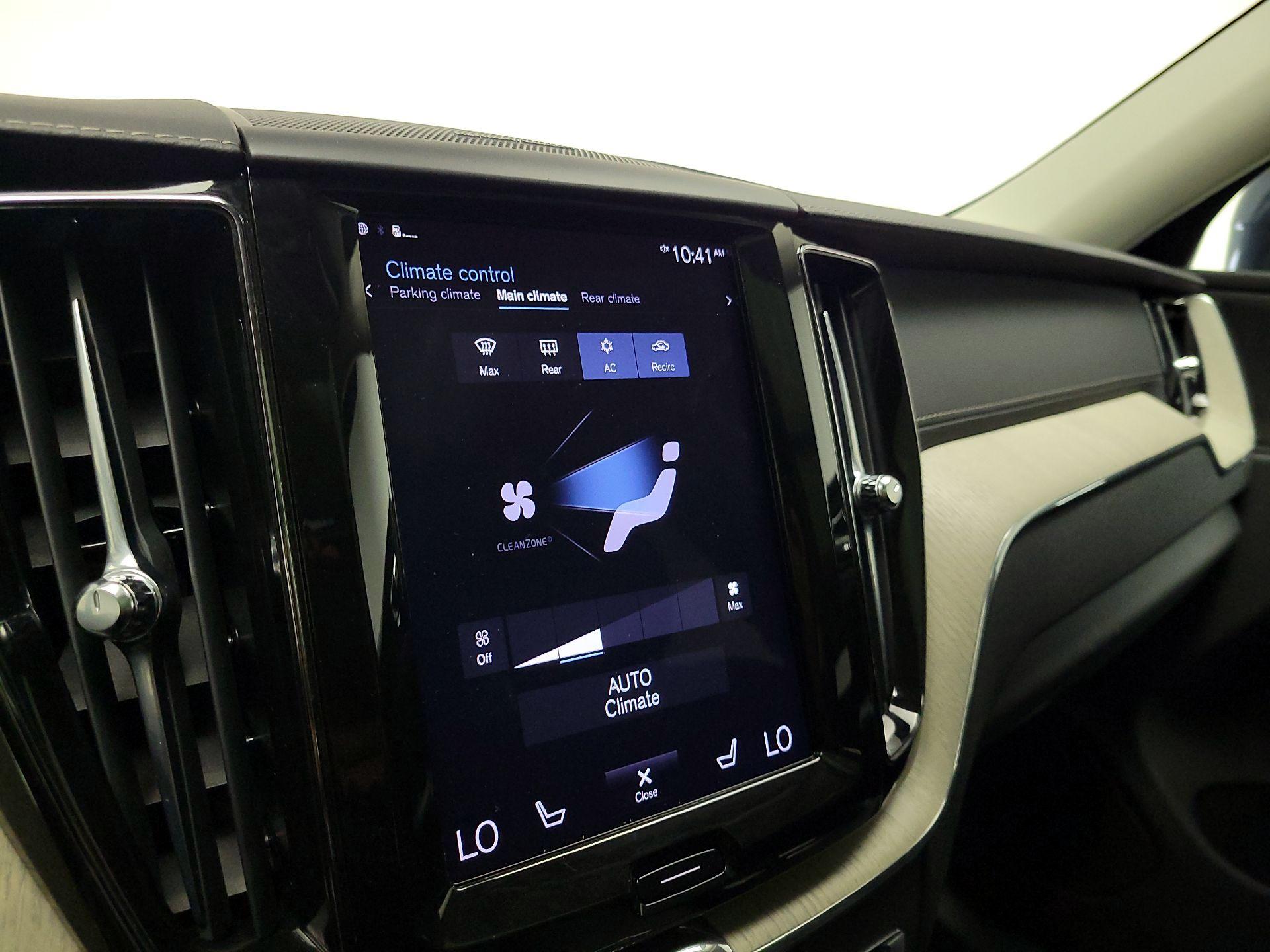 Thumbnail: 2020 Volvo XC60 - 17