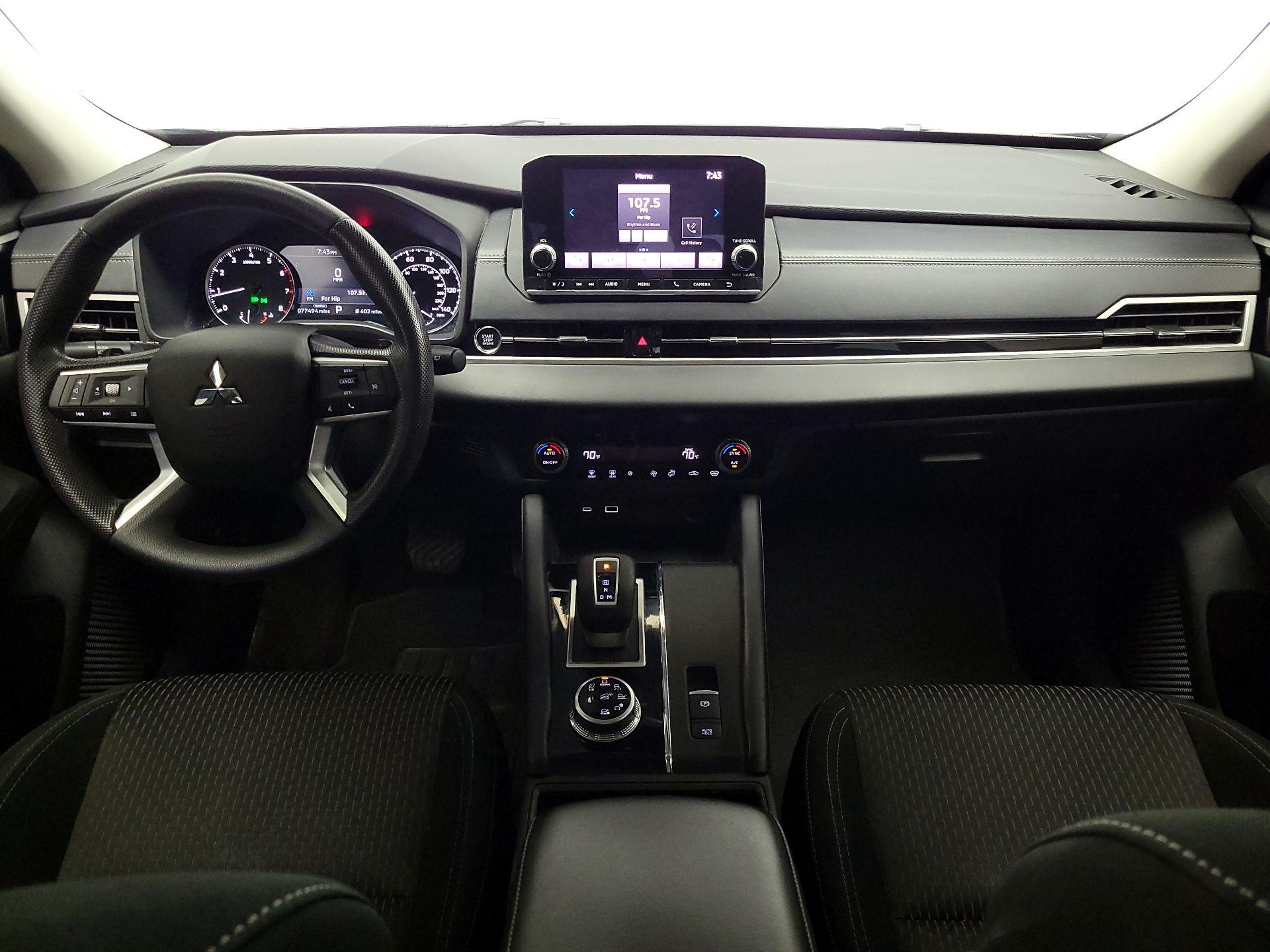 Thumbnail: 2022 Mitsubishi Outlander - 9