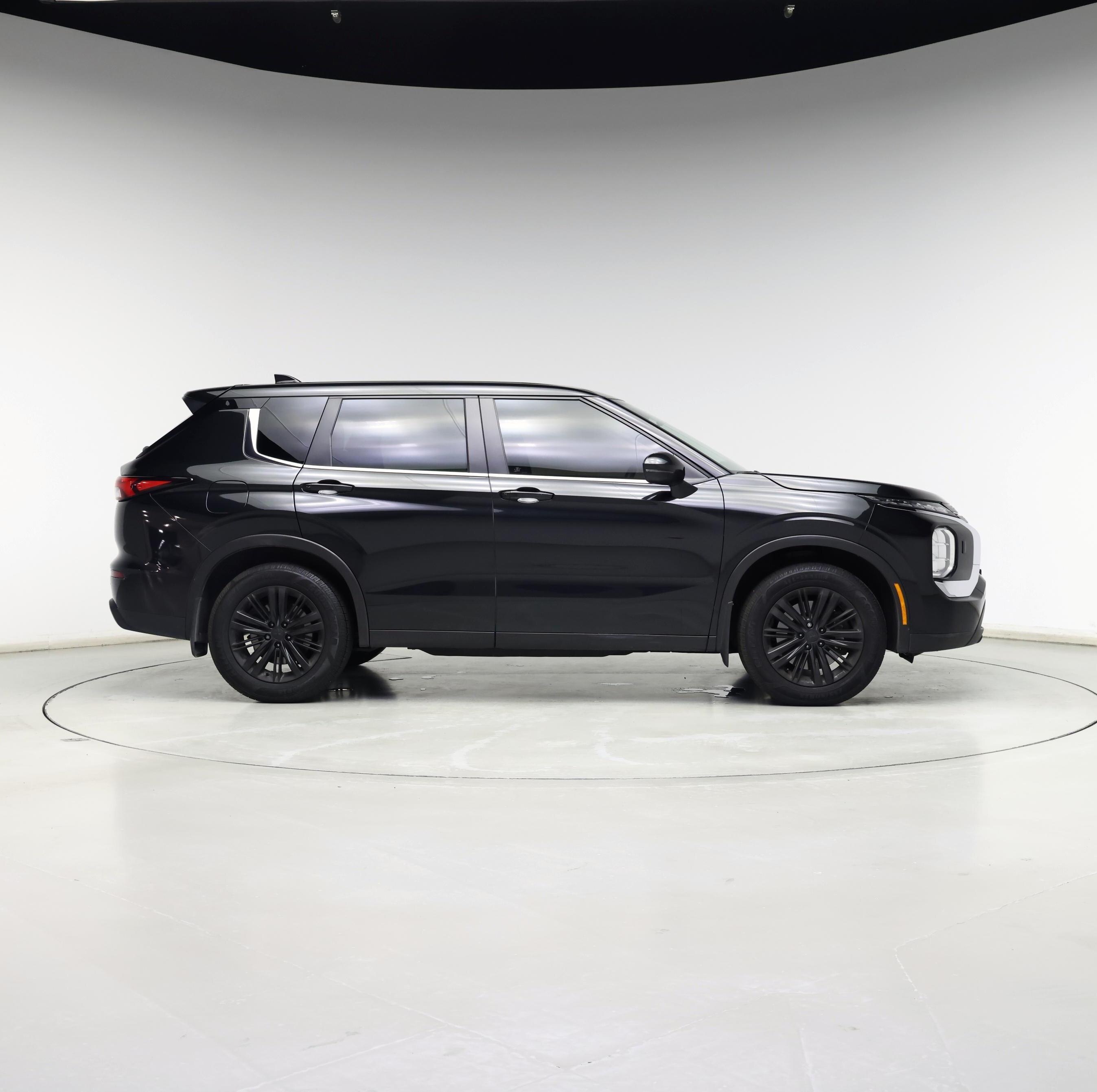 Thumbnail: 2022 Mitsubishi Outlander - 7