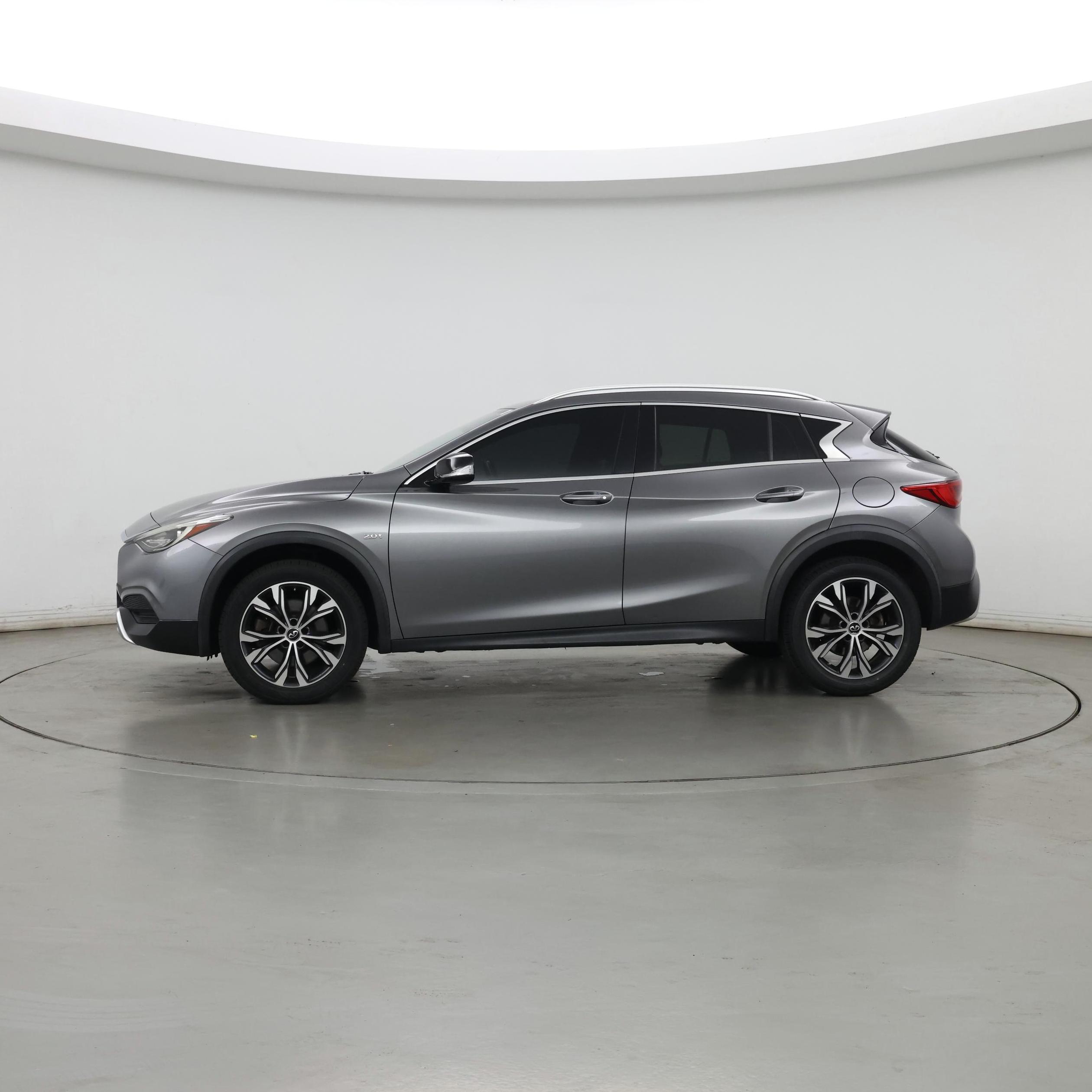 Thumbnail: 2017 INFINITI QX30 - 3