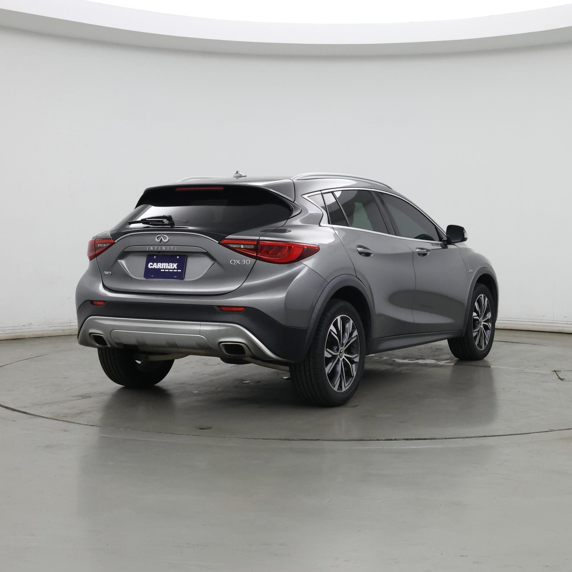 Thumbnail: 2017 INFINITI QX30 - 8