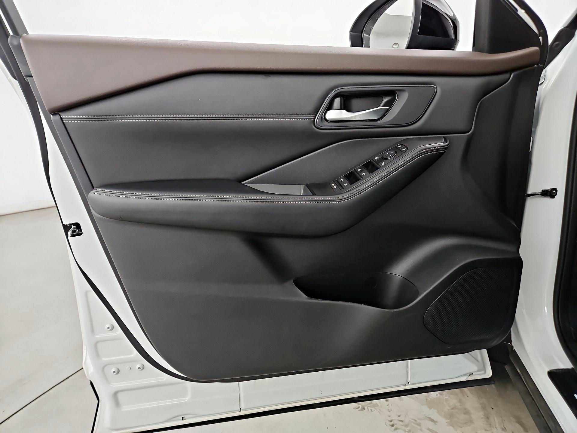 Thumbnail: 2023 Nissan Rogue - 12