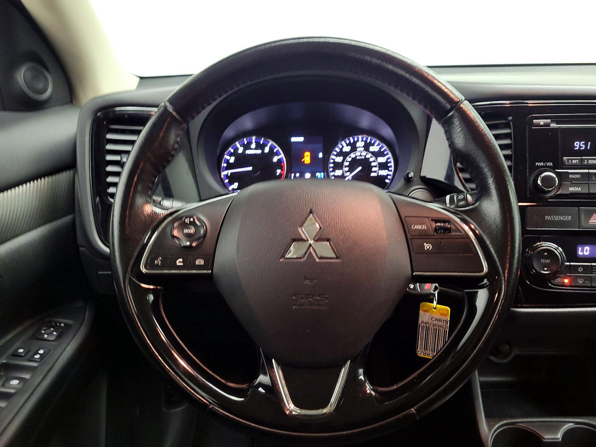 Thumbnail: 2016 Mitsubishi Outlander - 10