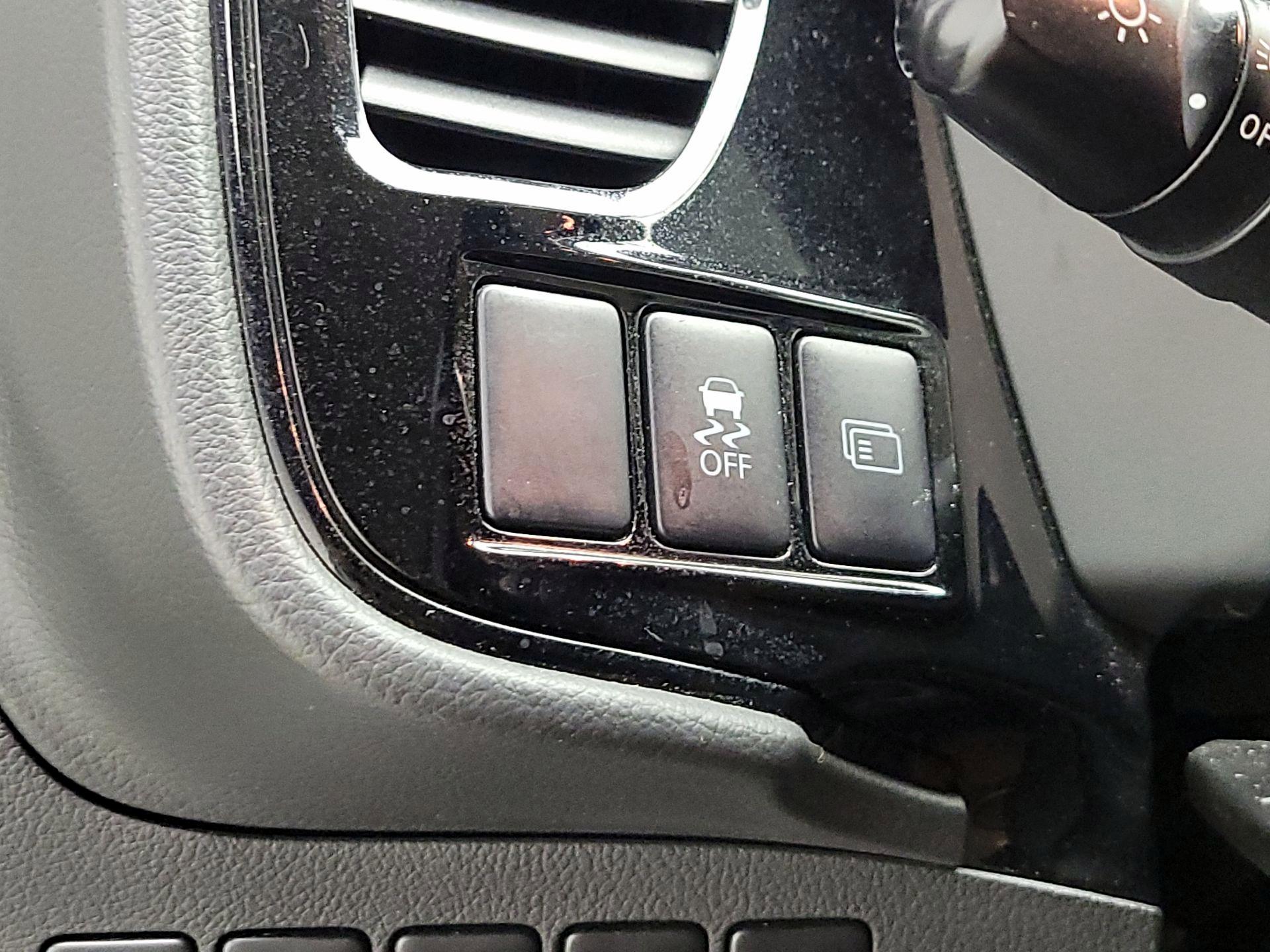 Thumbnail: 2016 Mitsubishi Outlander - 13