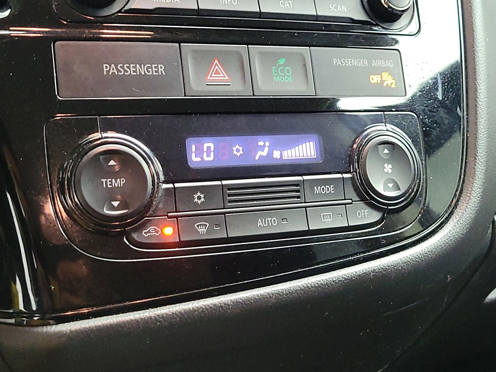 Thumbnail: 2016 Mitsubishi Outlander - 15