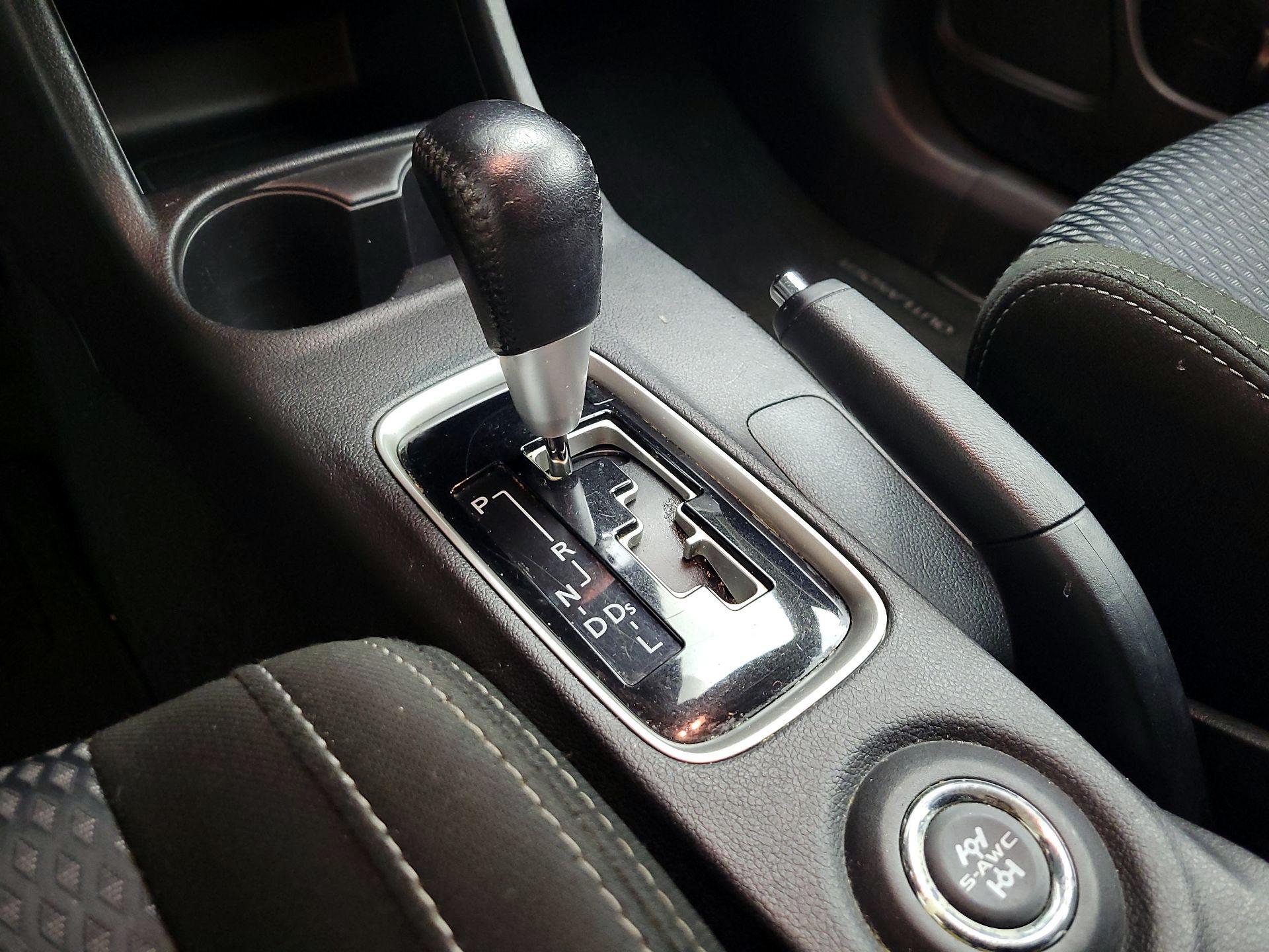 Thumbnail: 2016 Mitsubishi Outlander - 16