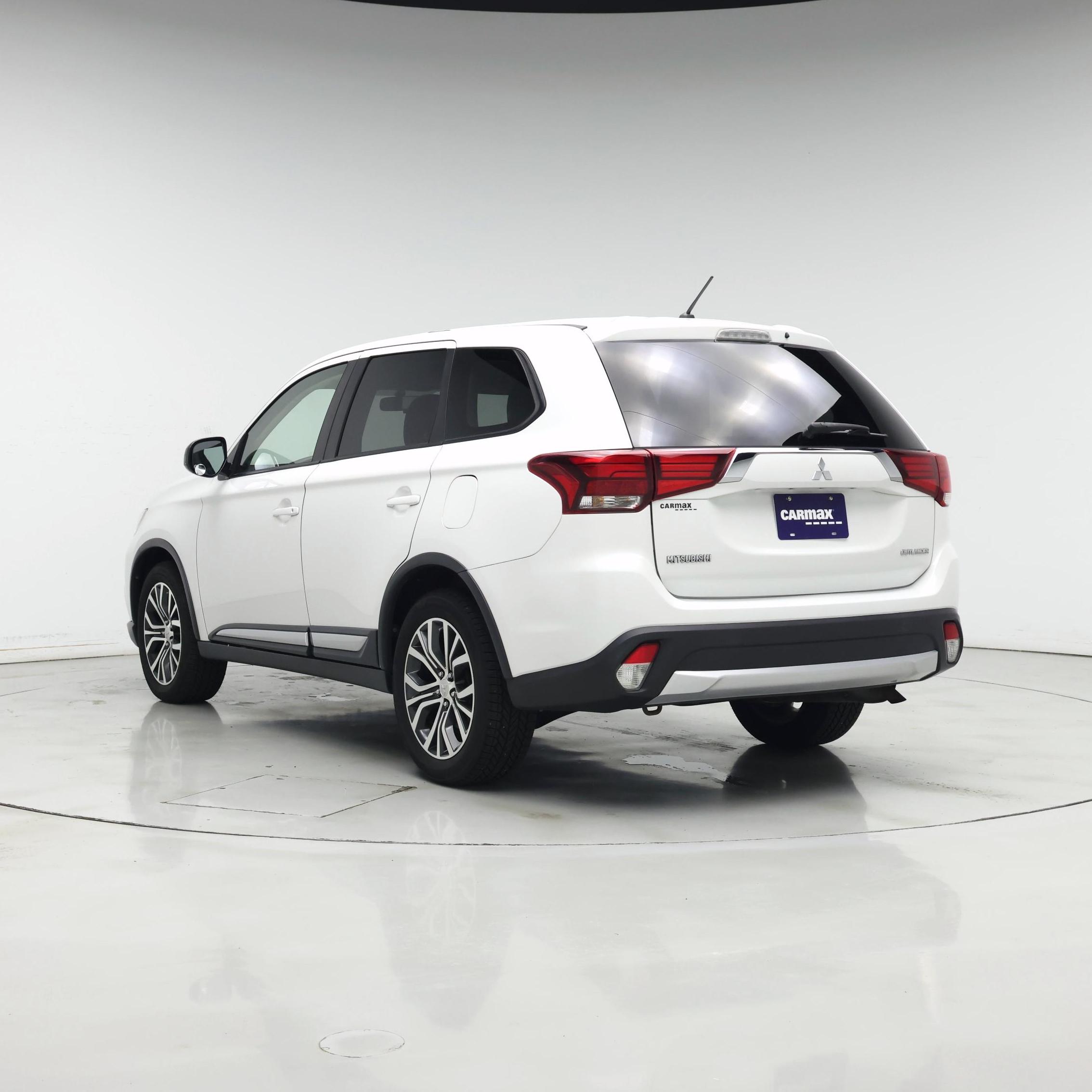 Thumbnail: 2016 Mitsubishi Outlander - 2