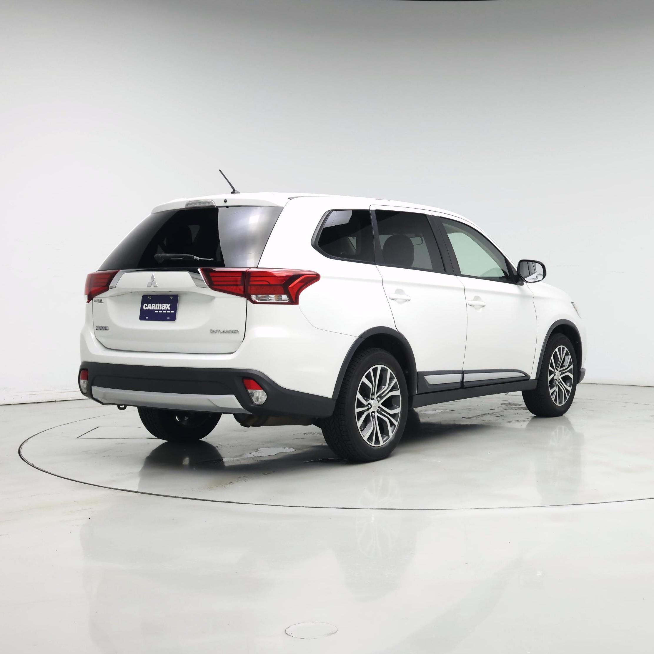 Thumbnail: 2016 Mitsubishi Outlander - 8