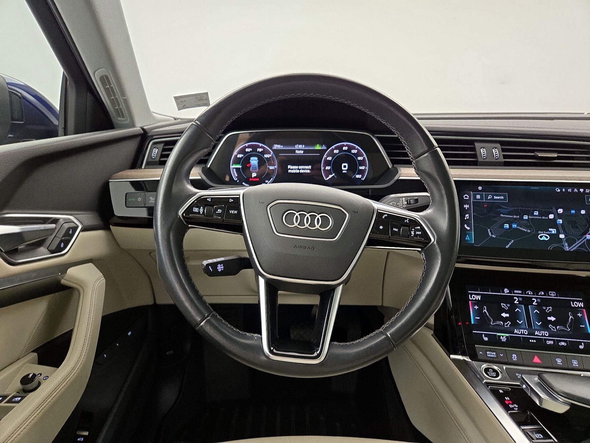 Thumbnail: 2022 Audi e-tron S - 10