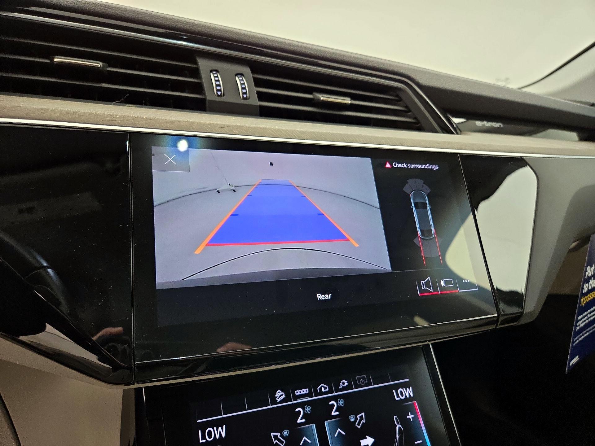 Thumbnail: 2022 Audi e-tron S - 15
