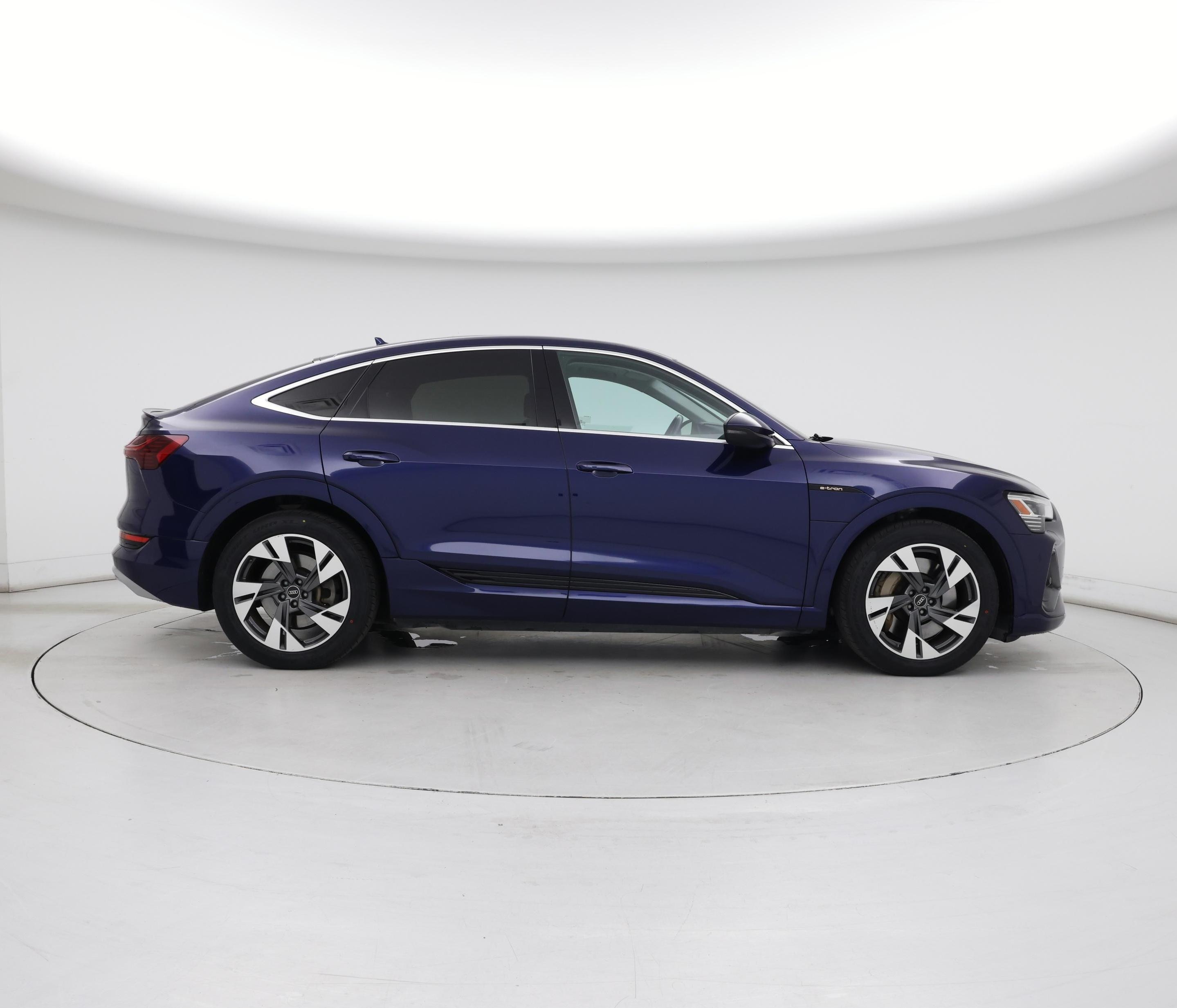 Thumbnail: 2022 Audi e-tron S - 7